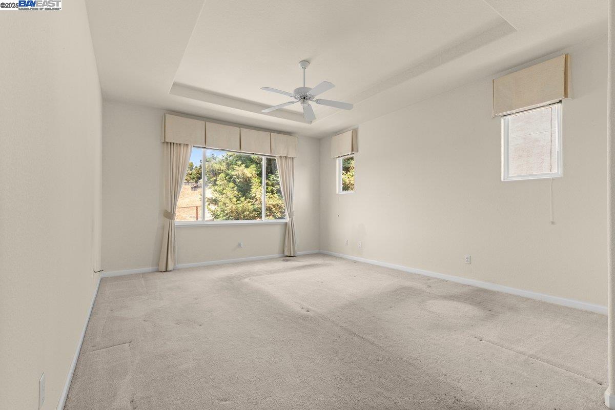 Detail Gallery Image 21 of 39 For 3021 Overlook Dr, Vallejo,  CA 94591 - 4 Beds | 3 Baths
