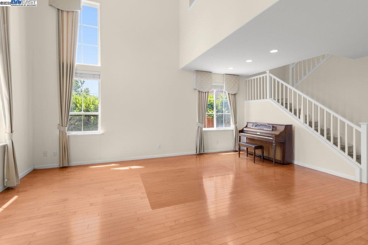 Detail Gallery Image 4 of 39 For 3021 Overlook Dr, Vallejo,  CA 94591 - 4 Beds | 3 Baths