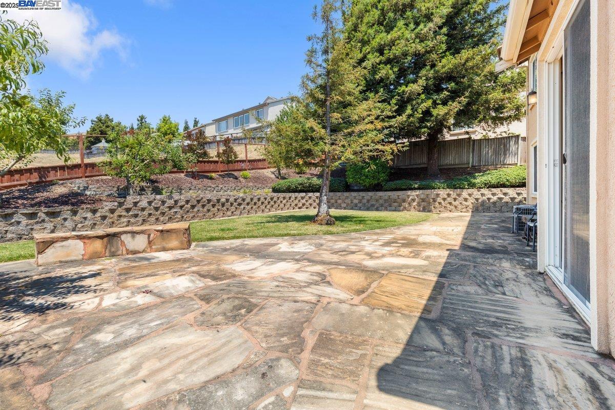Detail Gallery Image 34 of 39 For 3021 Overlook Dr, Vallejo,  CA 94591 - 4 Beds | 3 Baths