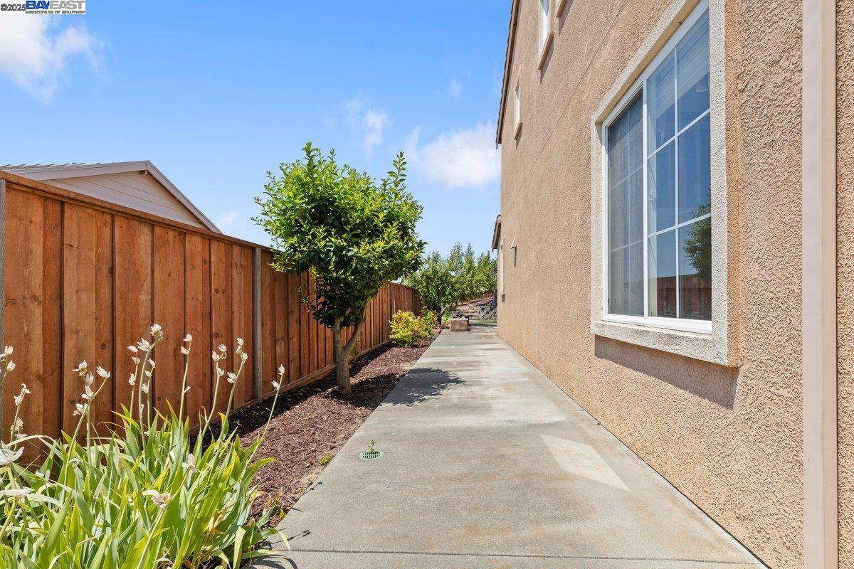 Detail Gallery Image 35 of 39 For 3021 Overlook Dr, Vallejo,  CA 94591 - 4 Beds | 3 Baths