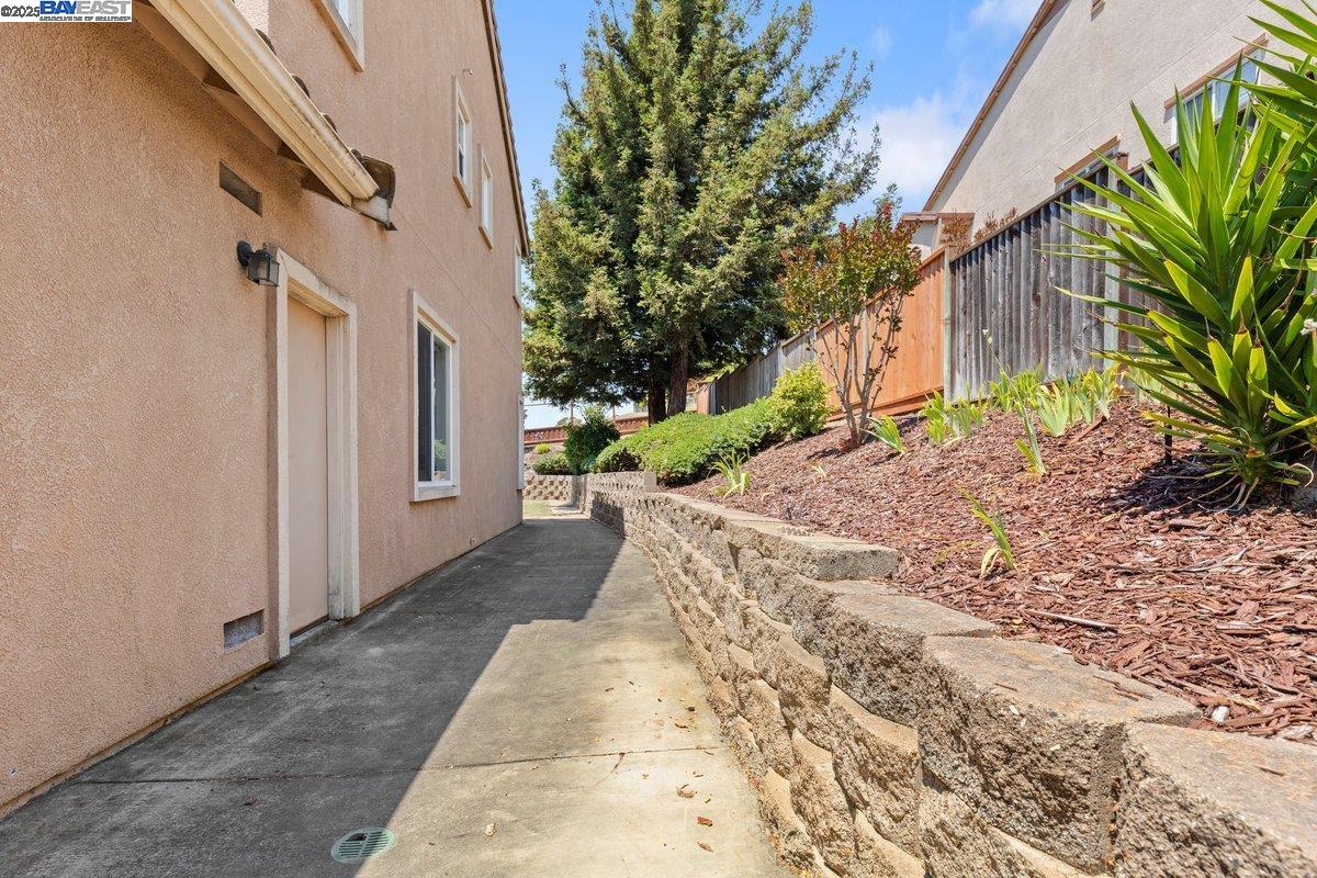 Detail Gallery Image 36 of 39 For 3021 Overlook Dr, Vallejo,  CA 94591 - 4 Beds | 3 Baths