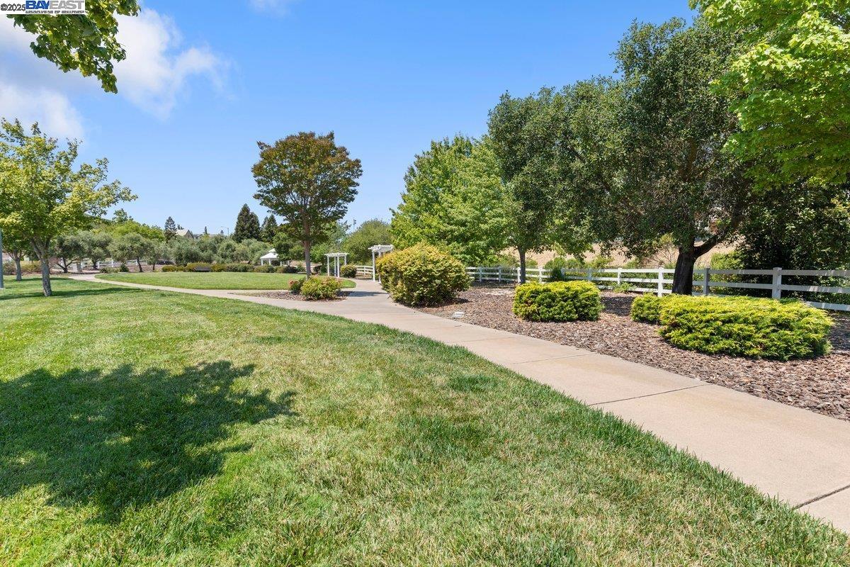 Detail Gallery Image 37 of 39 For 3021 Overlook Dr, Vallejo,  CA 94591 - 4 Beds | 3 Baths