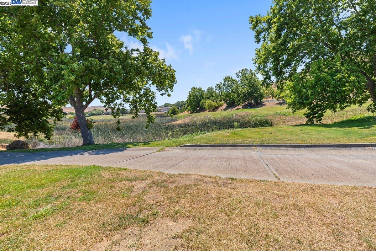 Detail Gallery Image 38 of 39 For 3021 Overlook Dr, Vallejo,  CA 94591 - 4 Beds | 3 Baths