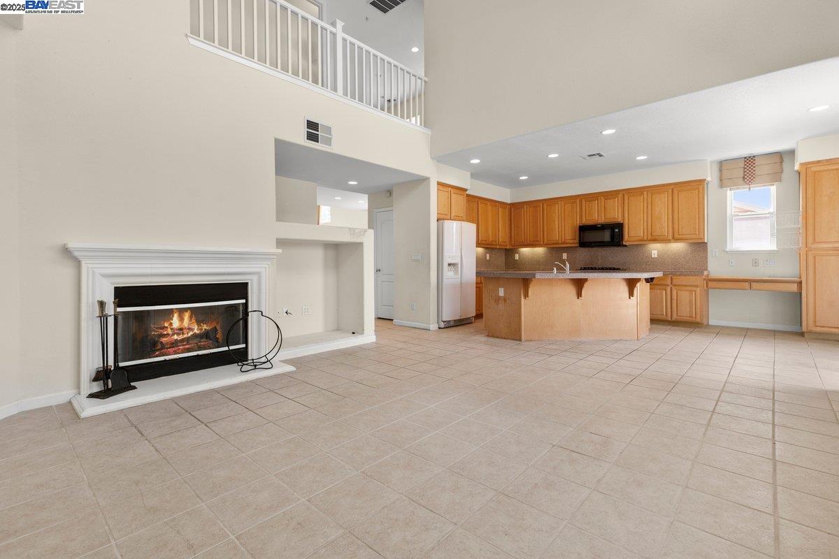 Detail Gallery Image 9 of 39 For 3021 Overlook Dr, Vallejo,  CA 94591 - 4 Beds | 3 Baths