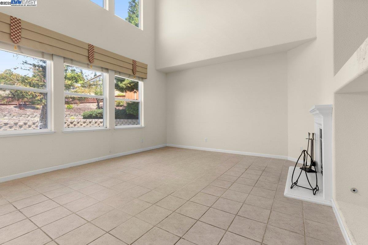Detail Gallery Image 10 of 39 For 3021 Overlook Dr, Vallejo,  CA 94591 - 4 Beds | 3 Baths