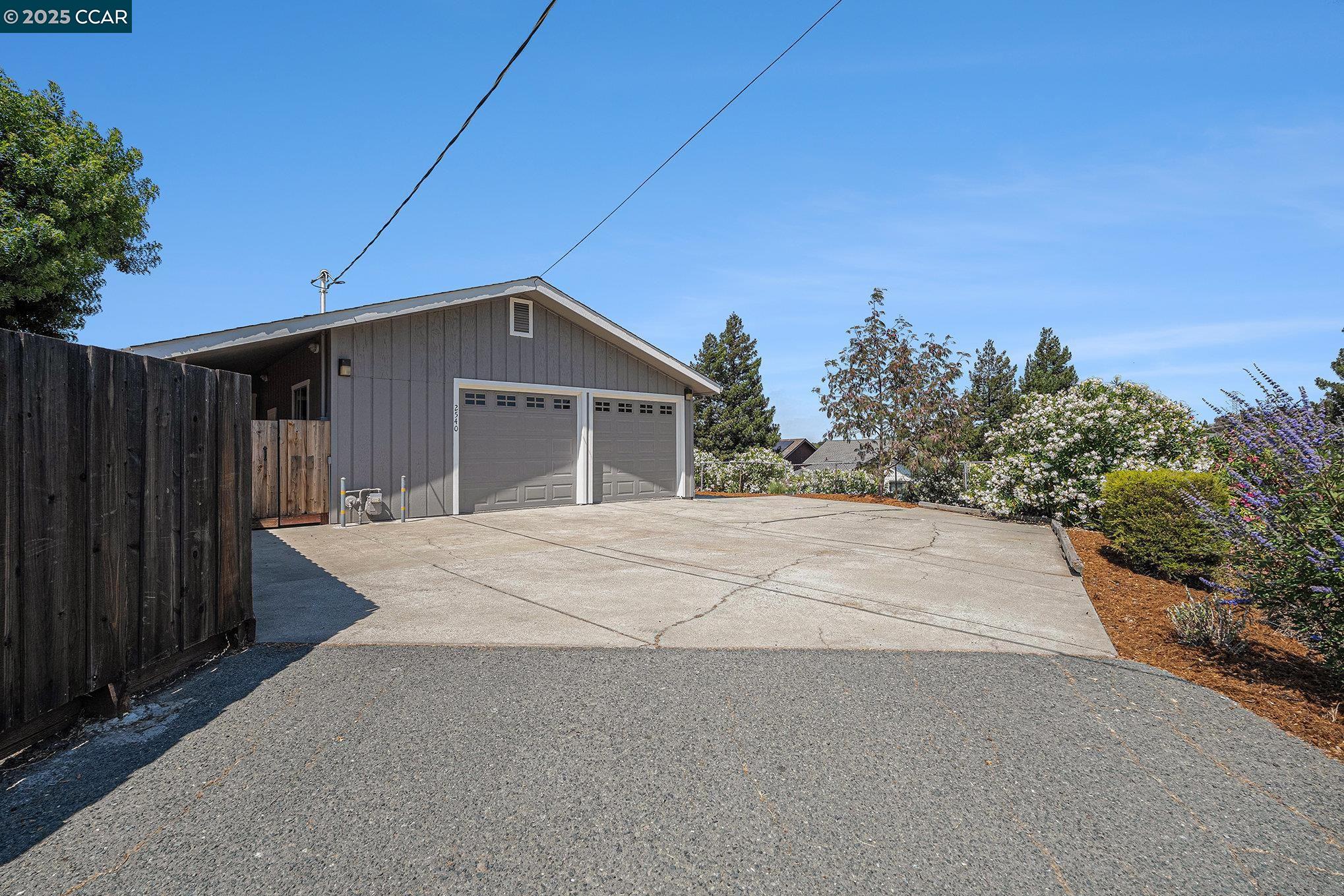 Detail Gallery Image 1 of 1 For 2540 Yale Street, Martinez,  CA 94553 - 4 Beds | 2 Baths