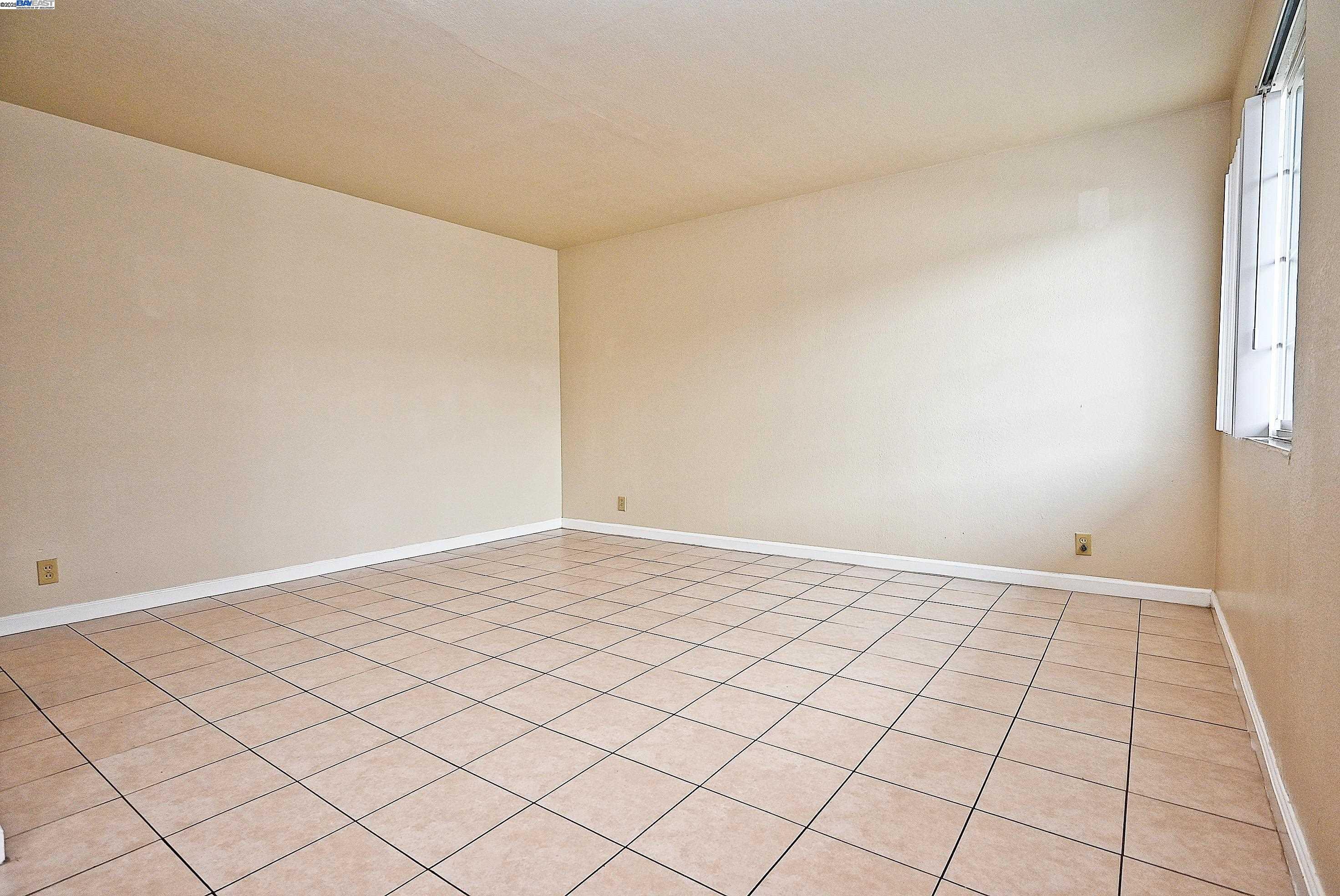 Detail Gallery Image 12 of 20 For 27827 Leidig Ct, Hayward,  CA 94544 - – Beds | – Baths