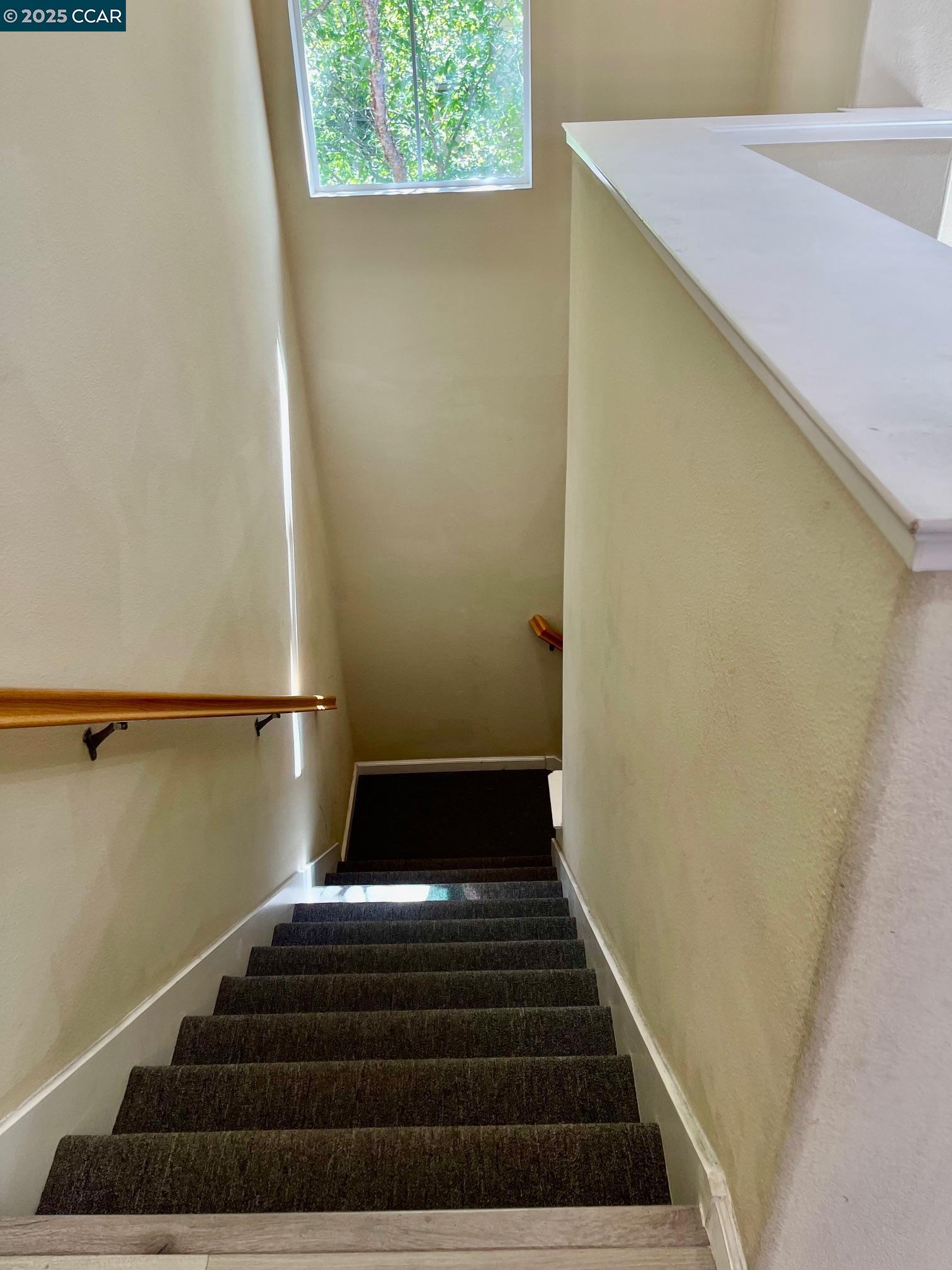 Detail Gallery Image 2 of 19 For 404 Presidio St, San Pablo,  CA 94806 - 2 Beds | 2 Baths