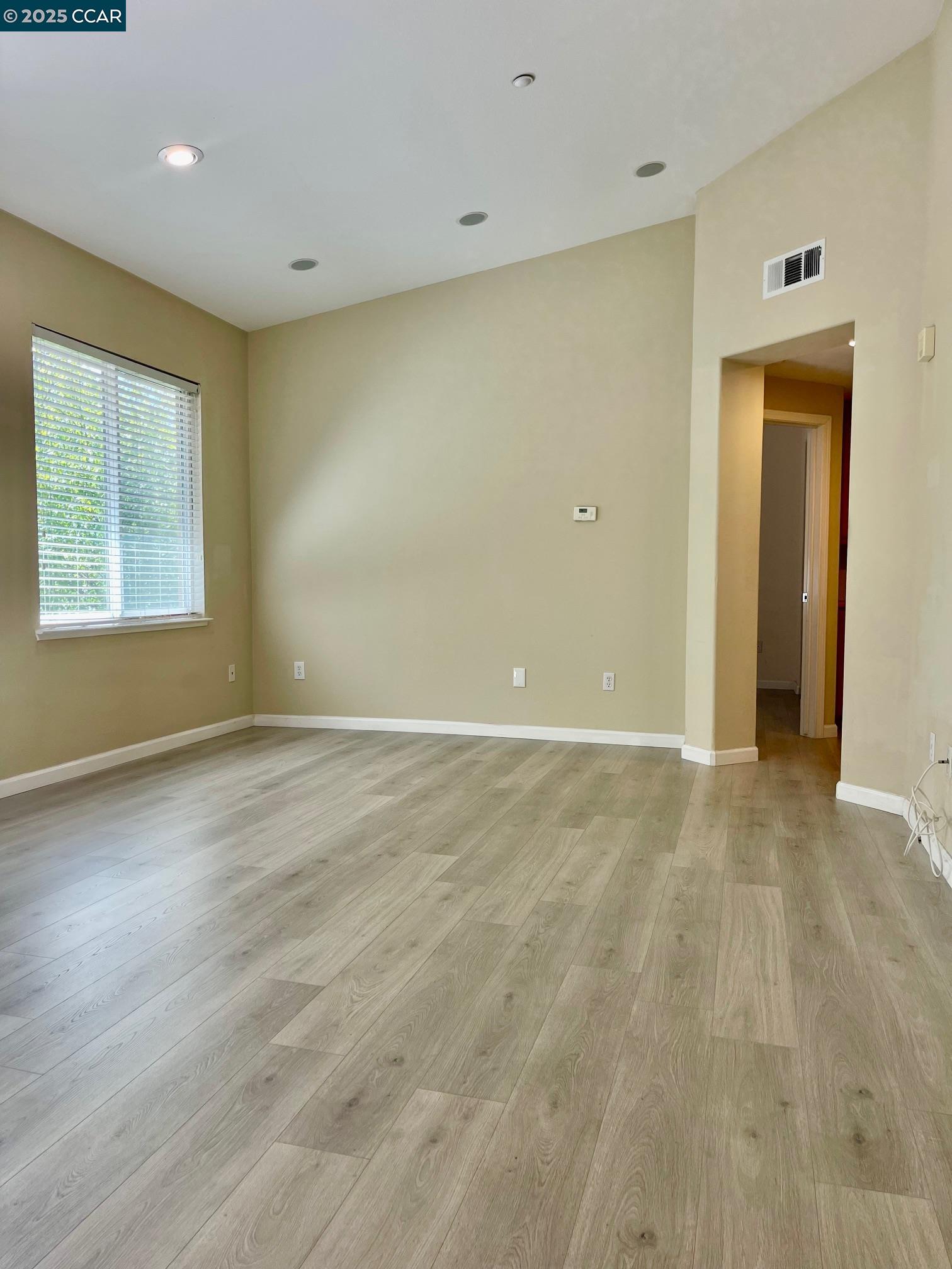 Detail Gallery Image 3 of 19 For 404 Presidio St, San Pablo,  CA 94806 - 2 Beds | 2 Baths