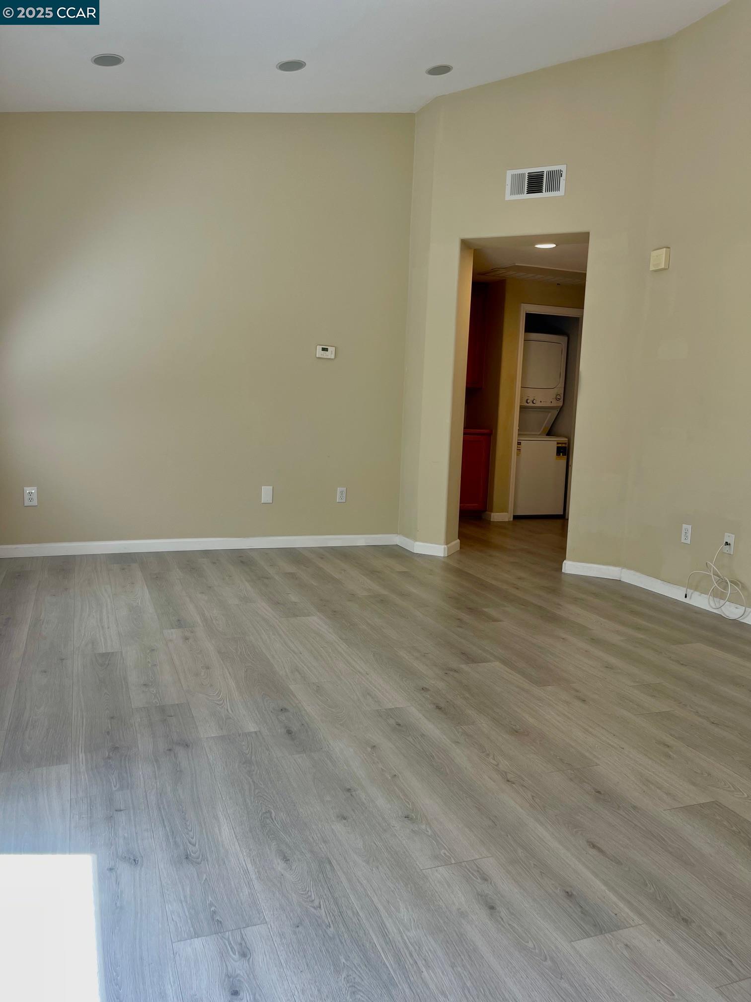 Detail Gallery Image 4 of 19 For 404 Presidio St, San Pablo,  CA 94806 - 2 Beds | 2 Baths