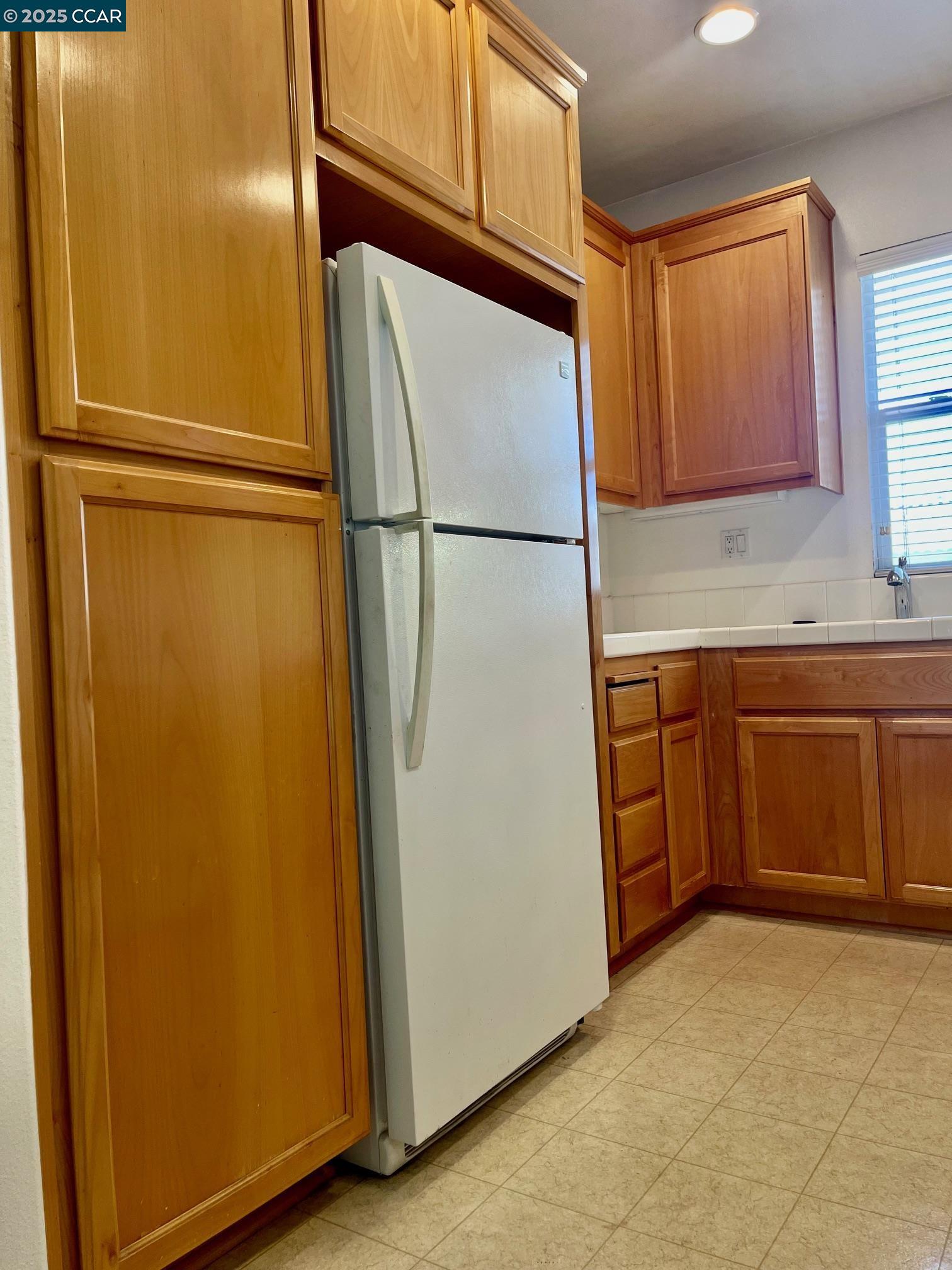 Detail Gallery Image 6 of 19 For 404 Presidio St, San Pablo,  CA 94806 - 2 Beds | 2 Baths