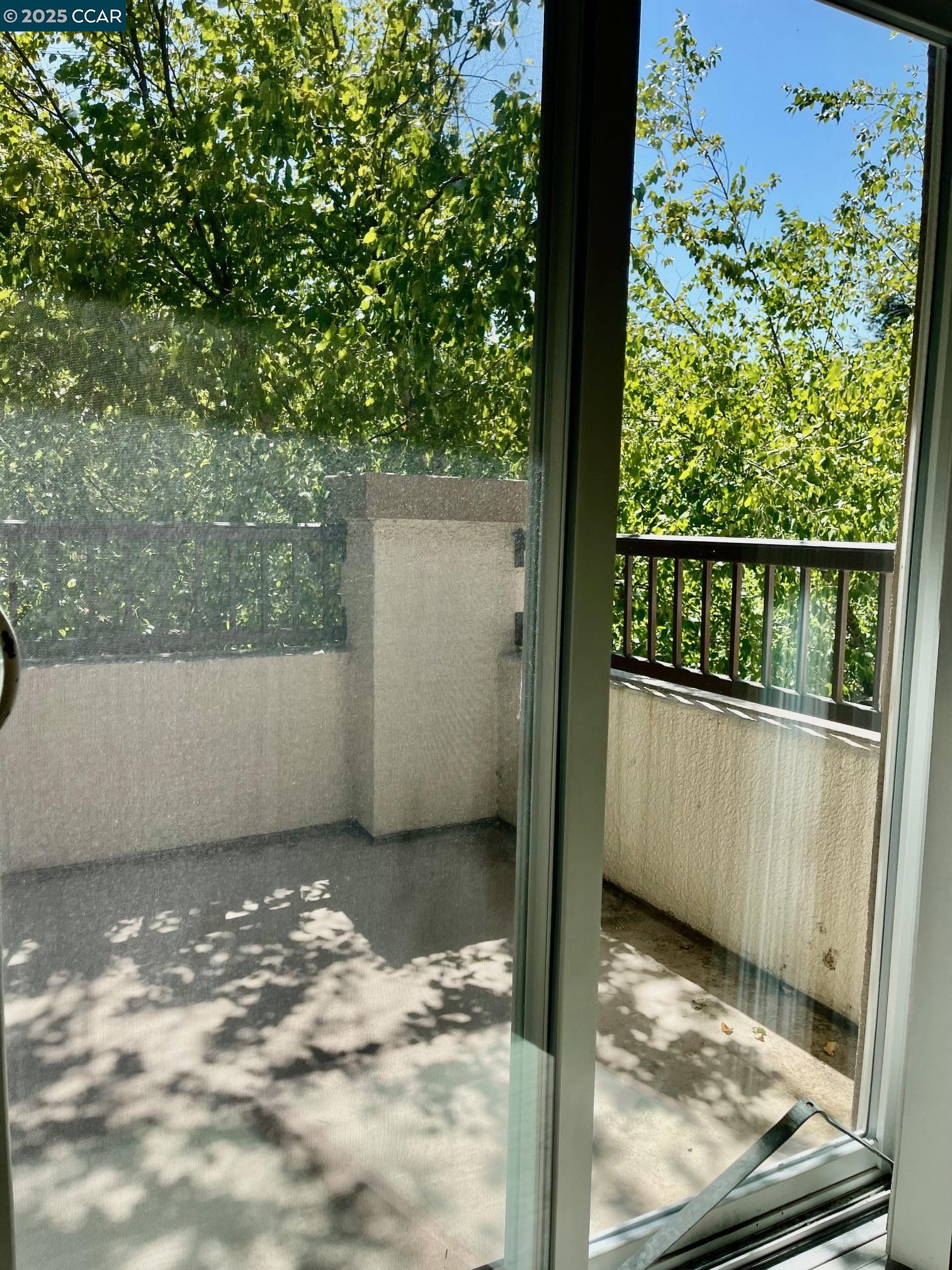 Detail Gallery Image 7 of 19 For 404 Presidio St, San Pablo,  CA 94806 - 2 Beds | 2 Baths