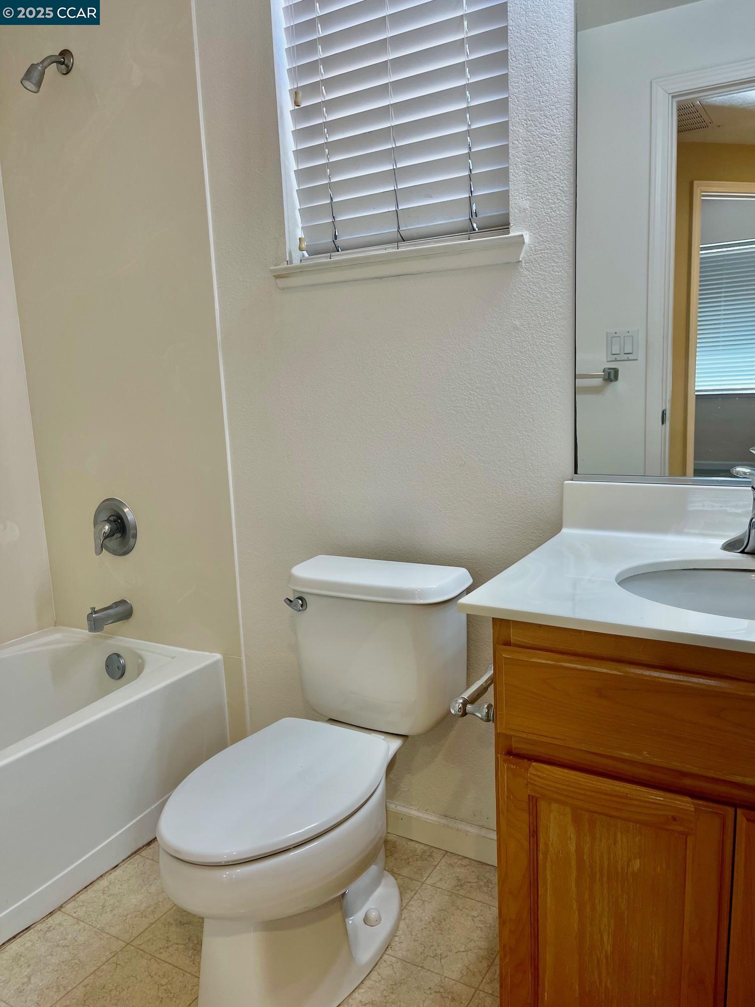 Detail Gallery Image 9 of 19 For 404 Presidio St, San Pablo,  CA 94806 - 2 Beds | 2 Baths