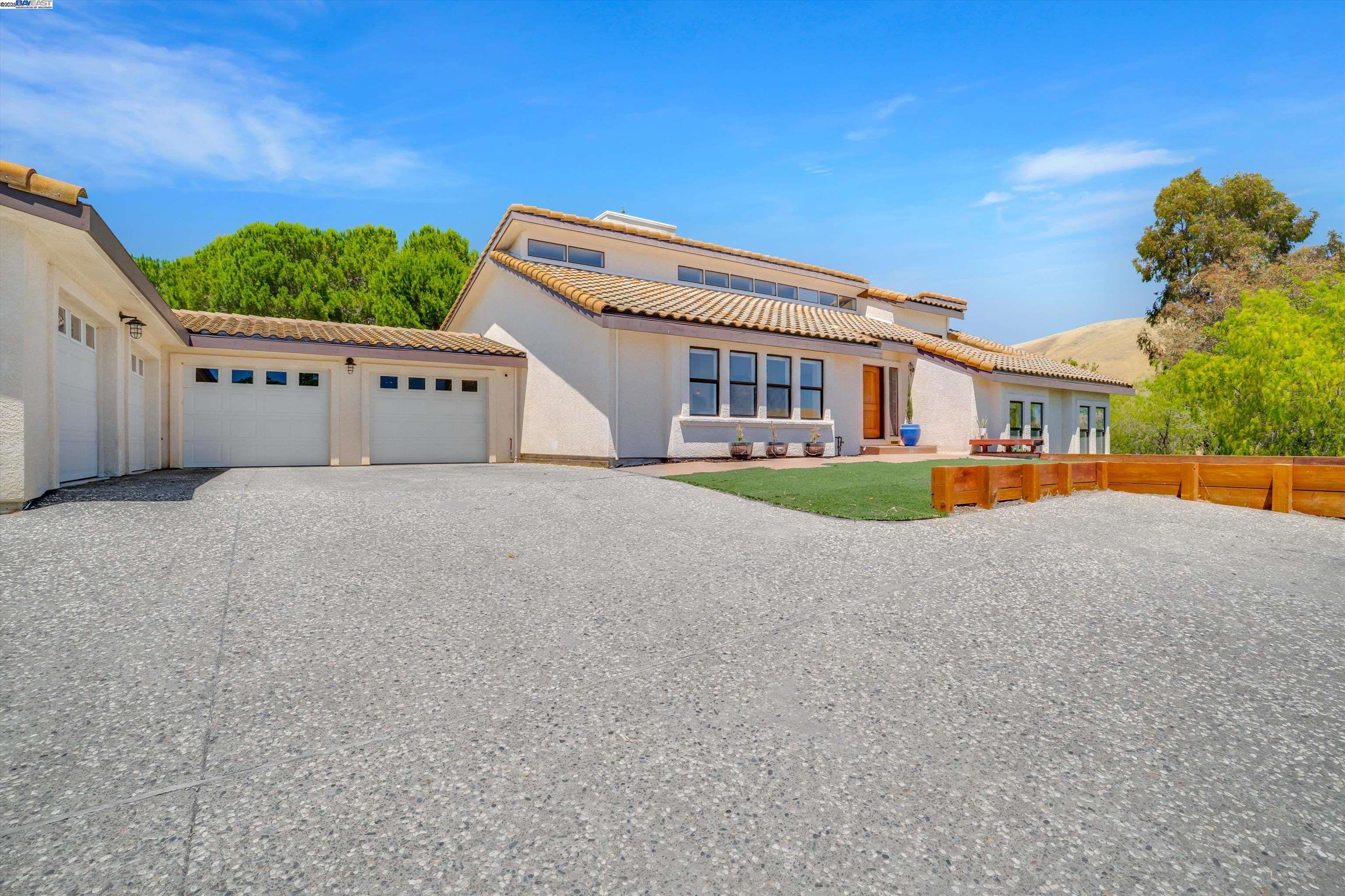Detail Gallery Image 2 of 45 For 12560 Morgan Territory Rd, Livermore,  CA 94551 - 4 Beds | 3 Baths