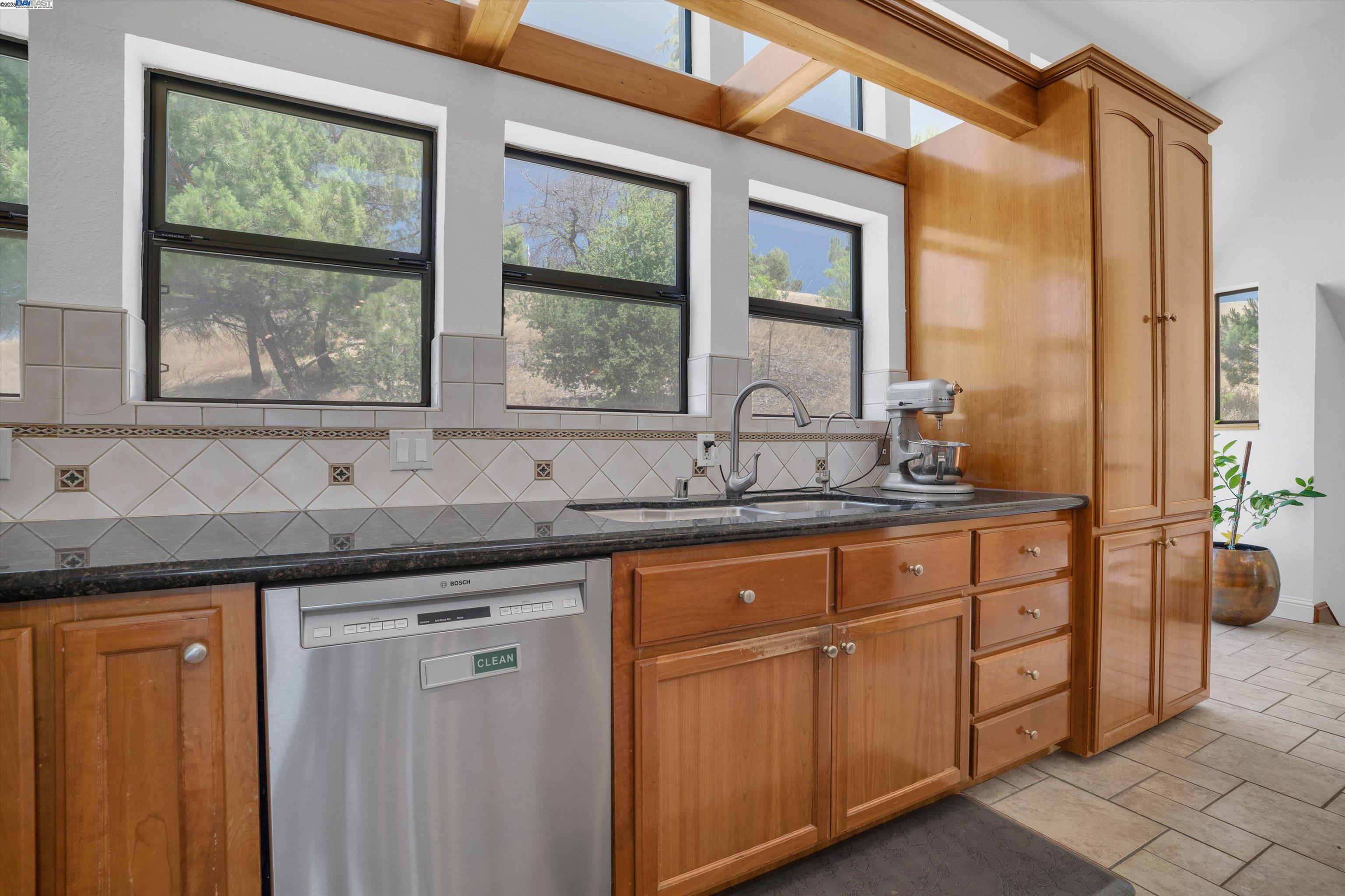 Detail Gallery Image 14 of 45 For 12560 Morgan Territory Rd, Livermore,  CA 94551 - 4 Beds | 3 Baths