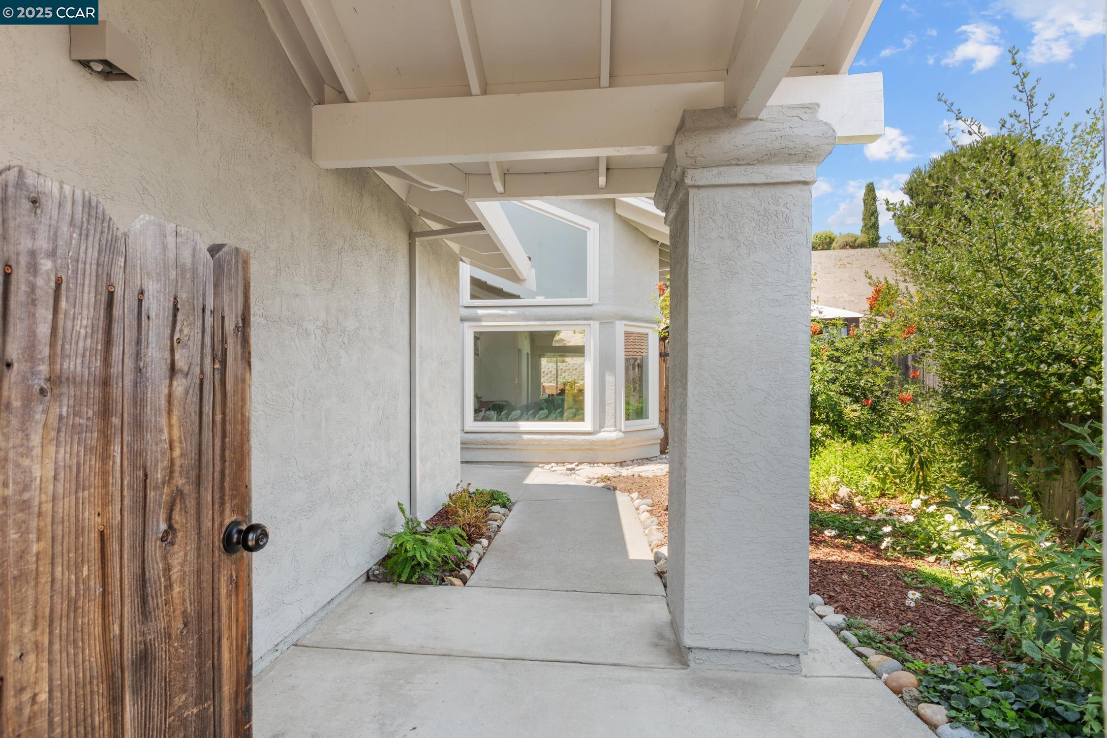 Detail Gallery Image 2 of 57 For 5215 Cutter Lane, El Sobrante,  CA 94803 - 4 Beds | 3 Baths