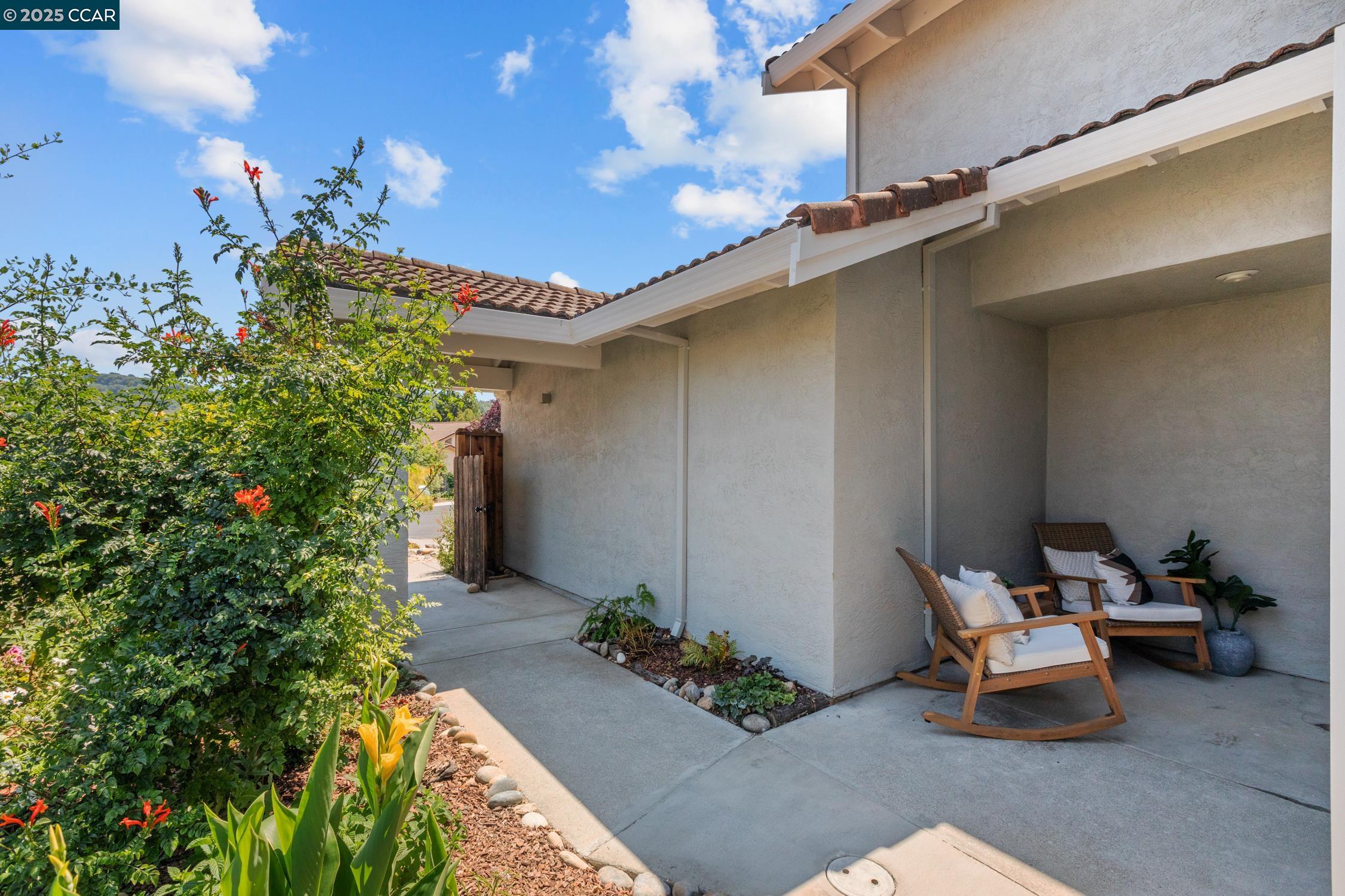 Detail Gallery Image 4 of 57 For 5215 Cutter Lane, El Sobrante,  CA 94803 - 4 Beds | 3 Baths