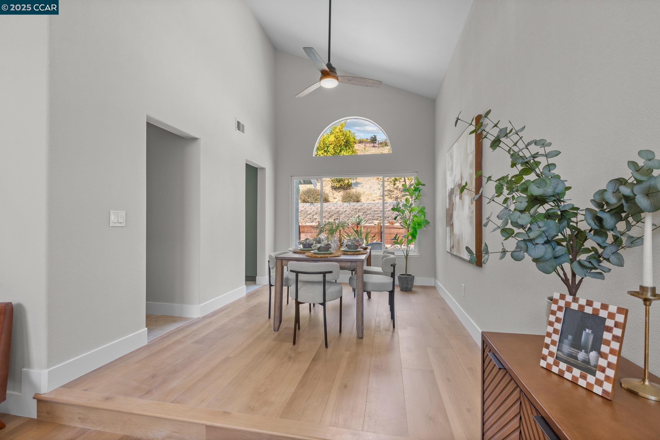 Detail Gallery Image 10 of 57 For 5215 Cutter Lane, El Sobrante,  CA 94803 - 4 Beds | 3 Baths
