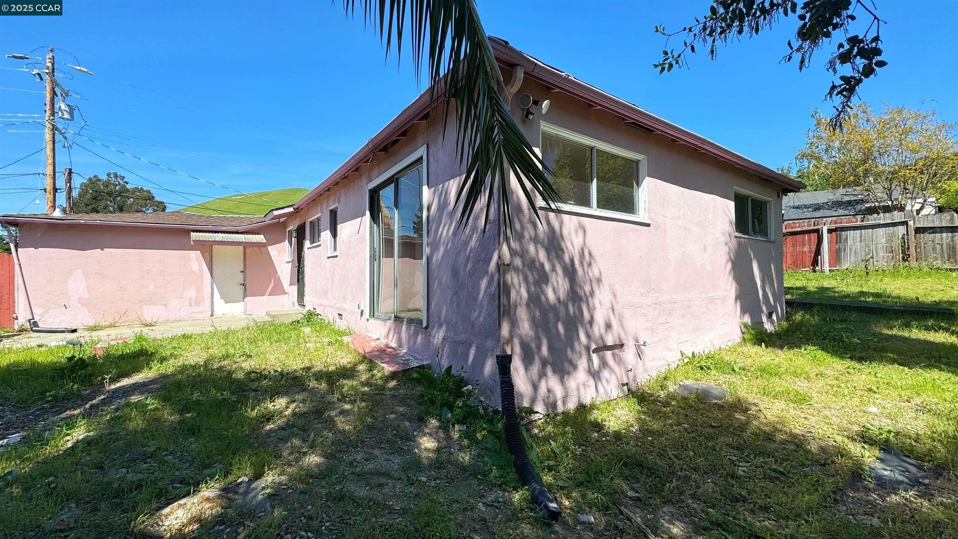 Detail Gallery Image 3 of 5 For 2464 Alamo St, Pinole,  CA 94564 - 3 Beds | 2 Baths