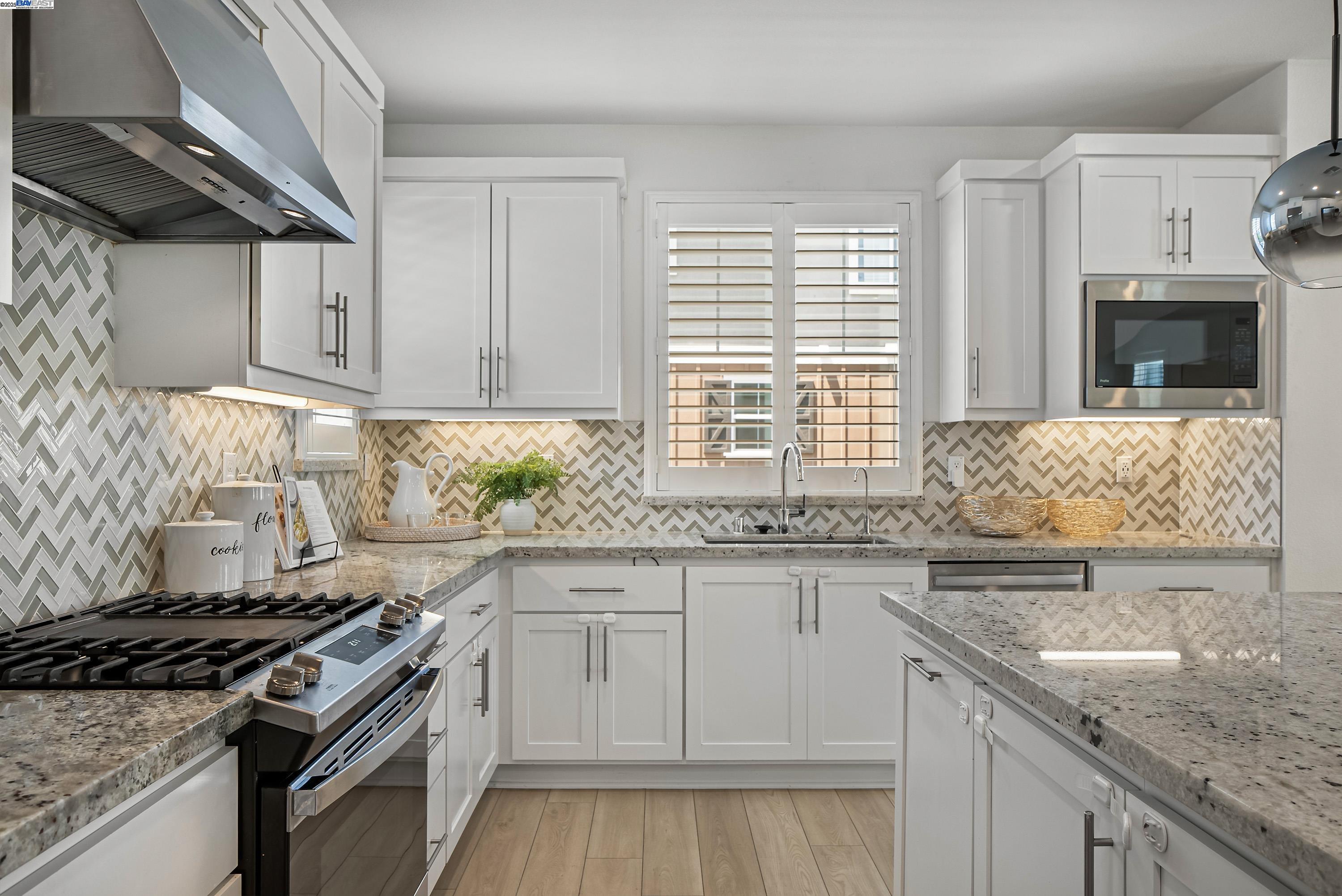Detail Gallery Image 6 of 43 For 37456 Sand Drift Rd, Newark,  CA 94560 - 3 Beds | 3/1 Baths