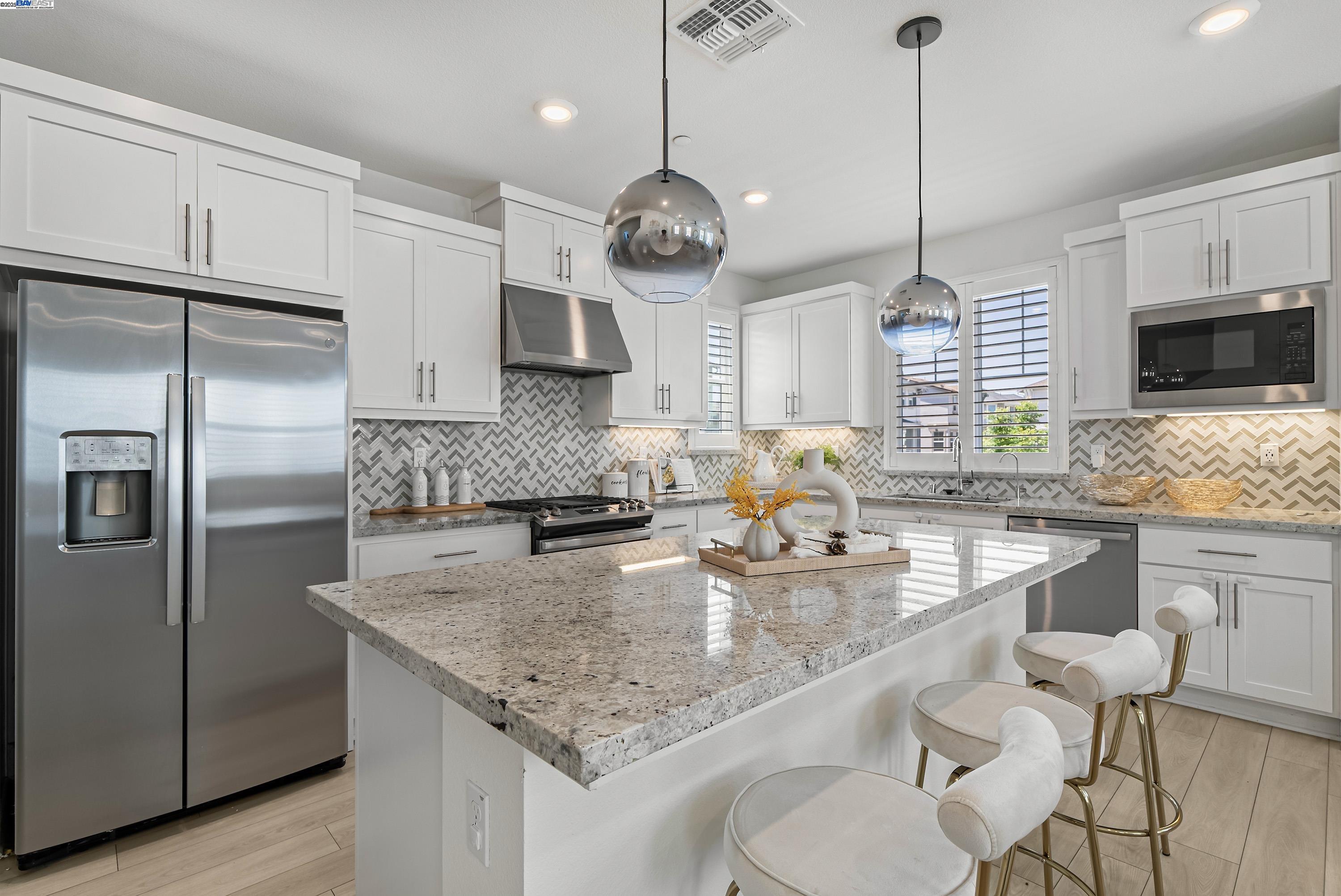 Detail Gallery Image 8 of 43 For 37456 Sand Drift Rd, Newark,  CA 94560 - 3 Beds | 3/1 Baths