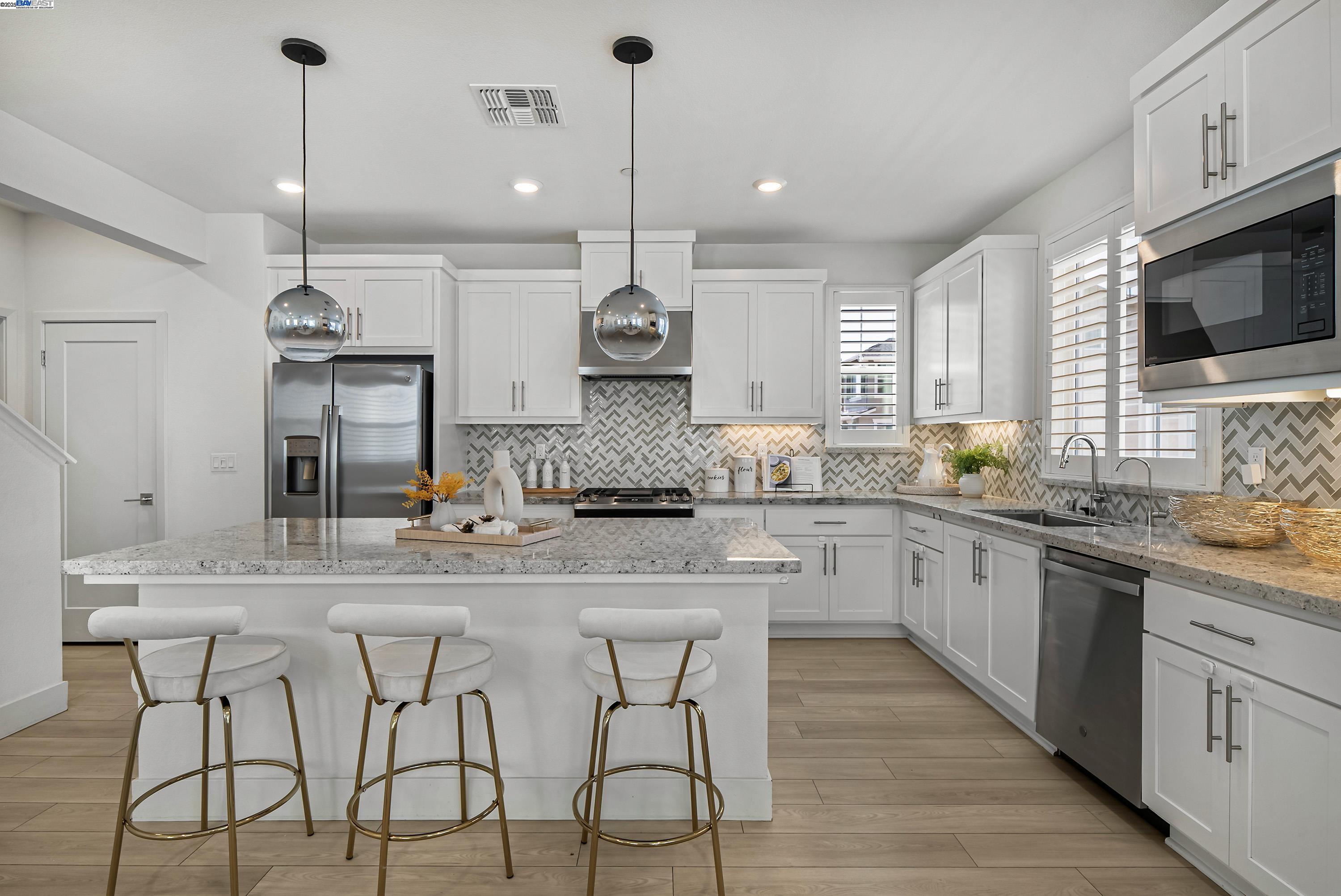 Detail Gallery Image 10 of 43 For 37456 Sand Drift Rd, Newark,  CA 94560 - 3 Beds | 3/1 Baths