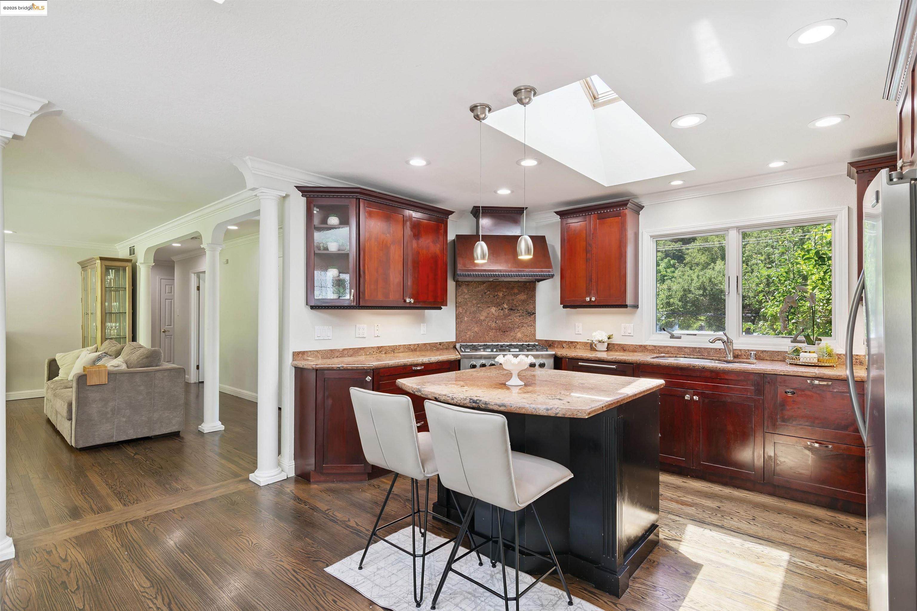 Detail Gallery Image 12 of 41 For 307 Rheem Blvd, Moraga,  CA 94556 - 3 Beds | 2/1 Baths