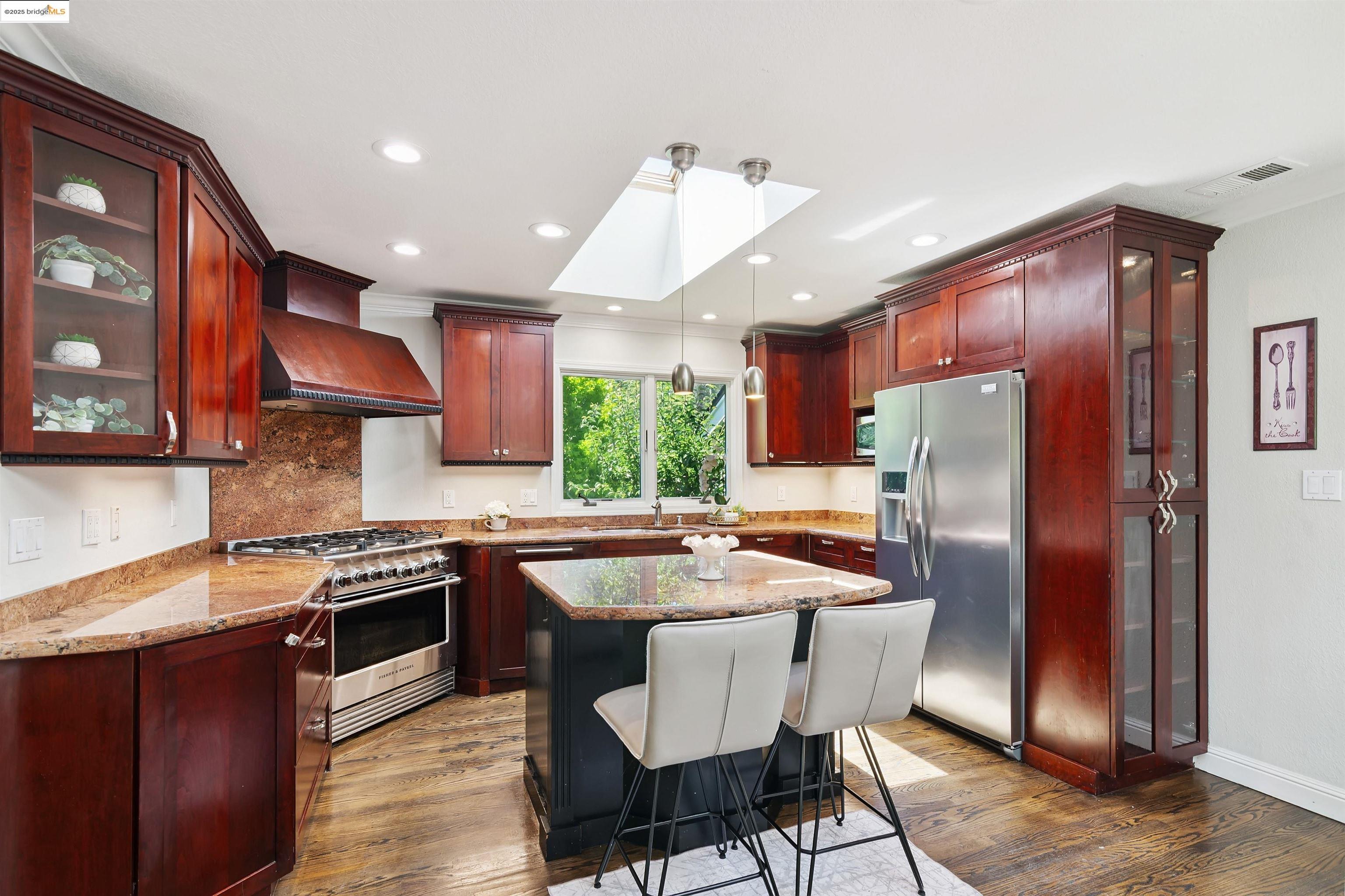 Detail Gallery Image 13 of 41 For 307 Rheem Blvd, Moraga,  CA 94556 - 3 Beds | 2/1 Baths