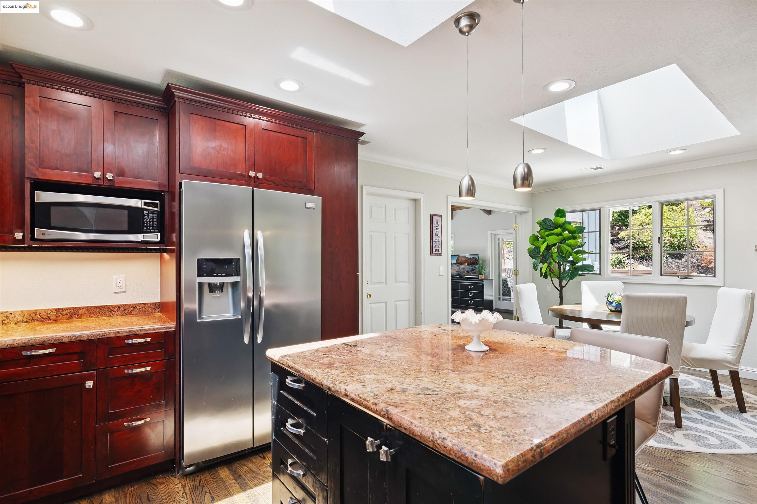 Detail Gallery Image 14 of 41 For 307 Rheem Blvd, Moraga,  CA 94556 - 3 Beds | 2/1 Baths