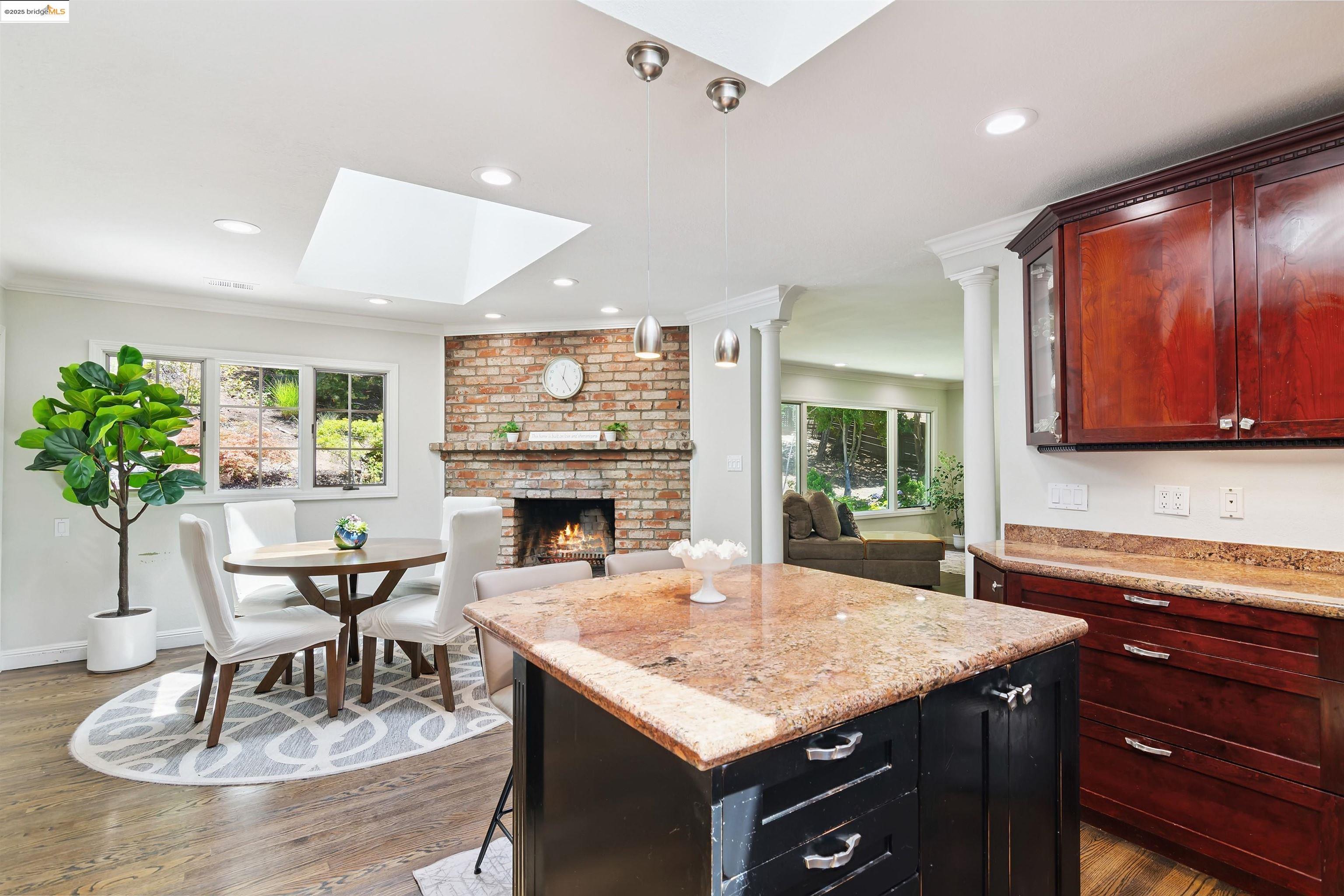 Detail Gallery Image 15 of 41 For 307 Rheem Blvd, Moraga,  CA 94556 - 3 Beds | 2/1 Baths