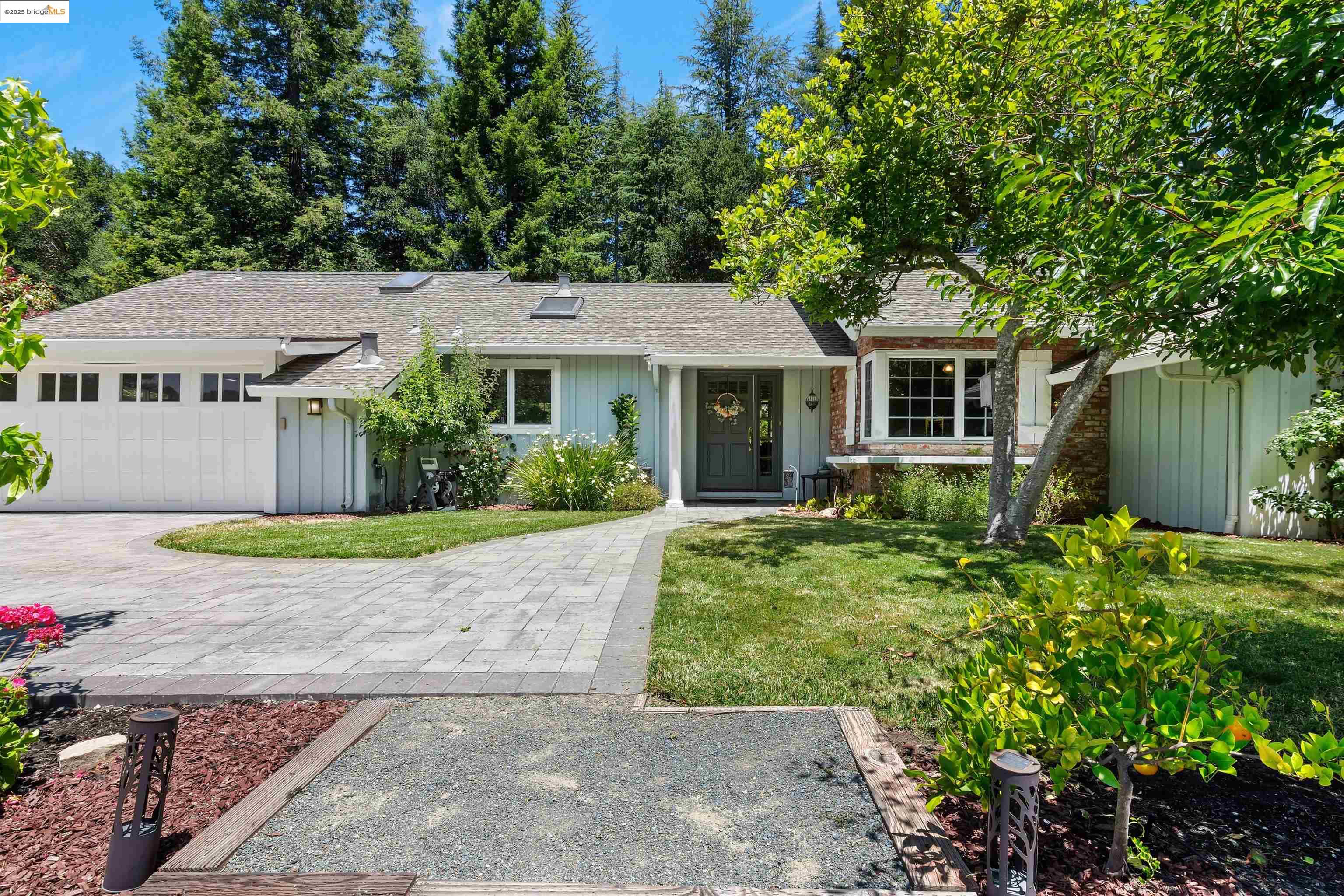 Detail Gallery Image 3 of 41 For 307 Rheem Blvd, Moraga,  CA 94556 - 3 Beds | 2/1 Baths