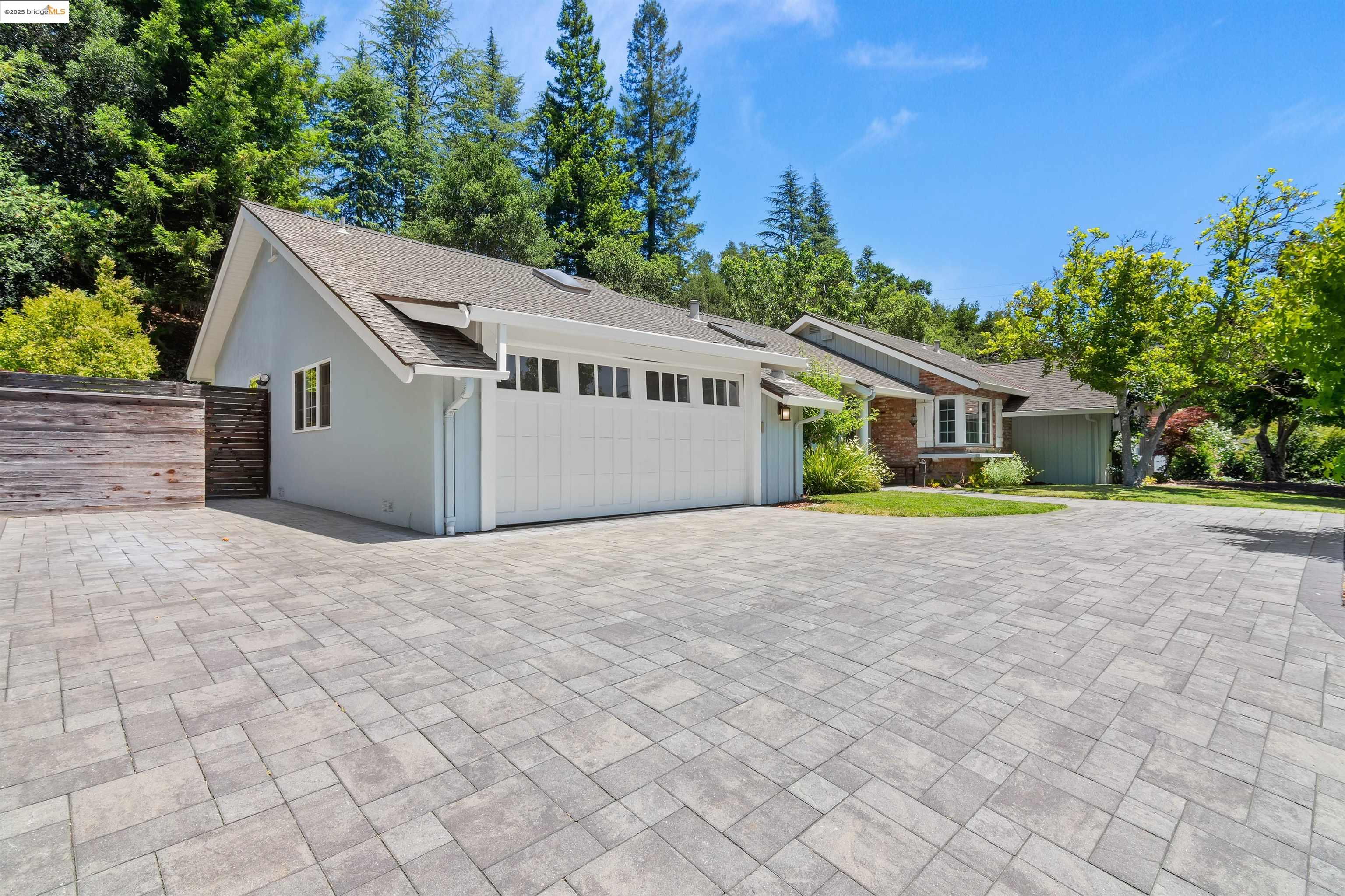 Detail Gallery Image 4 of 41 For 307 Rheem Blvd, Moraga,  CA 94556 - 3 Beds | 2/1 Baths