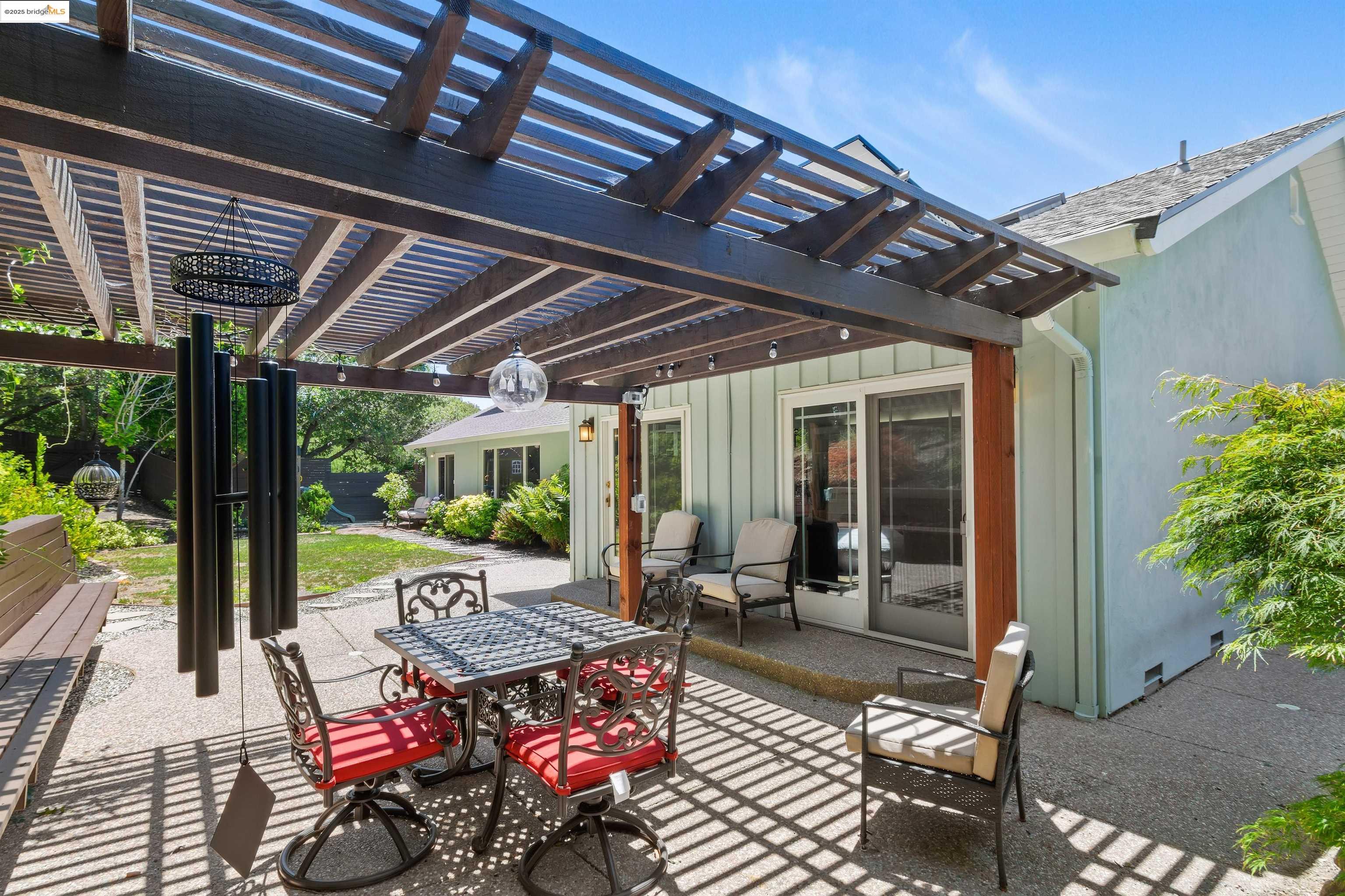 Detail Gallery Image 30 of 41 For 307 Rheem Blvd, Moraga,  CA 94556 - 3 Beds | 2/1 Baths