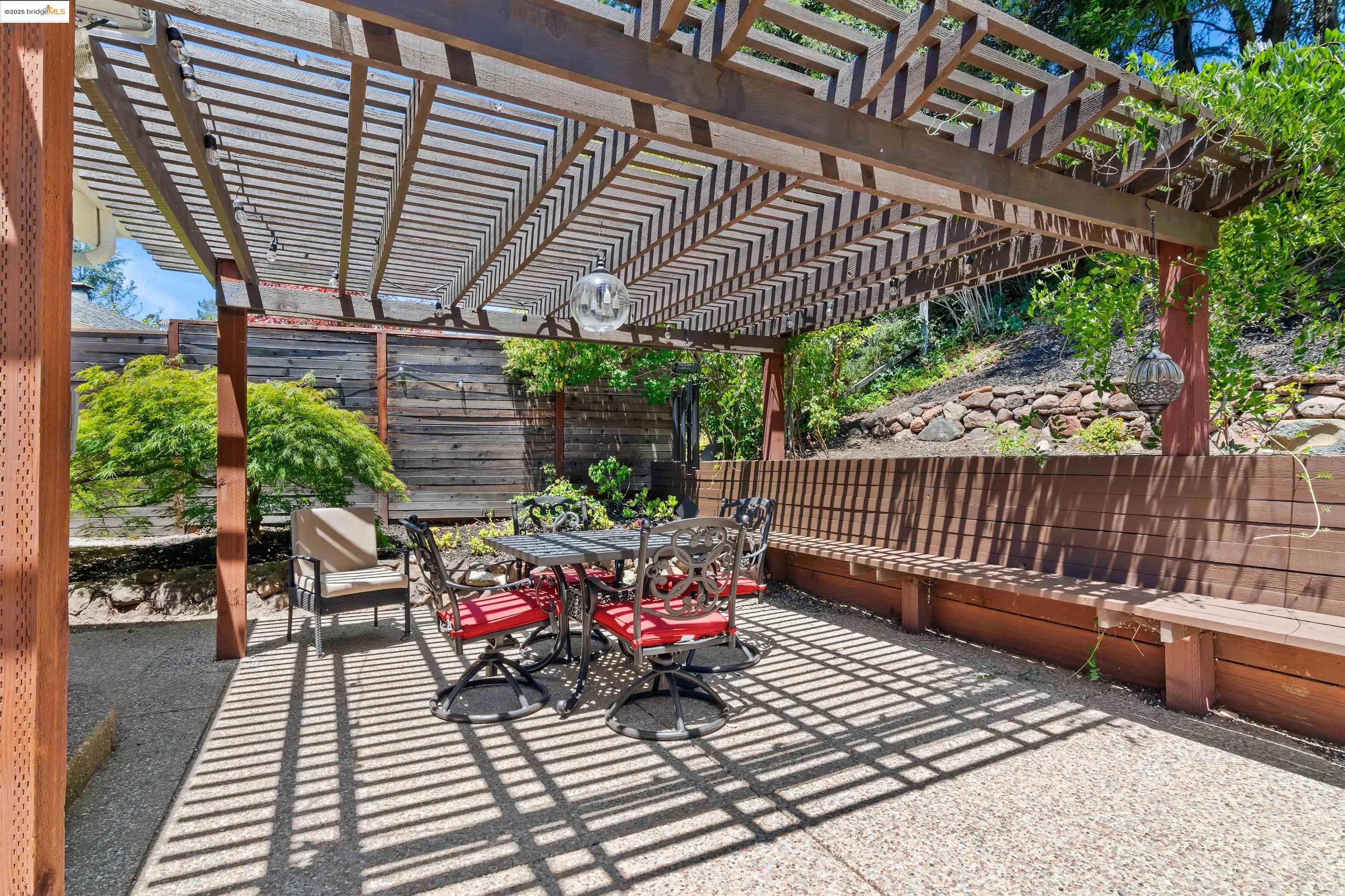 Detail Gallery Image 32 of 41 For 307 Rheem Blvd, Moraga,  CA 94556 - 3 Beds | 2/1 Baths