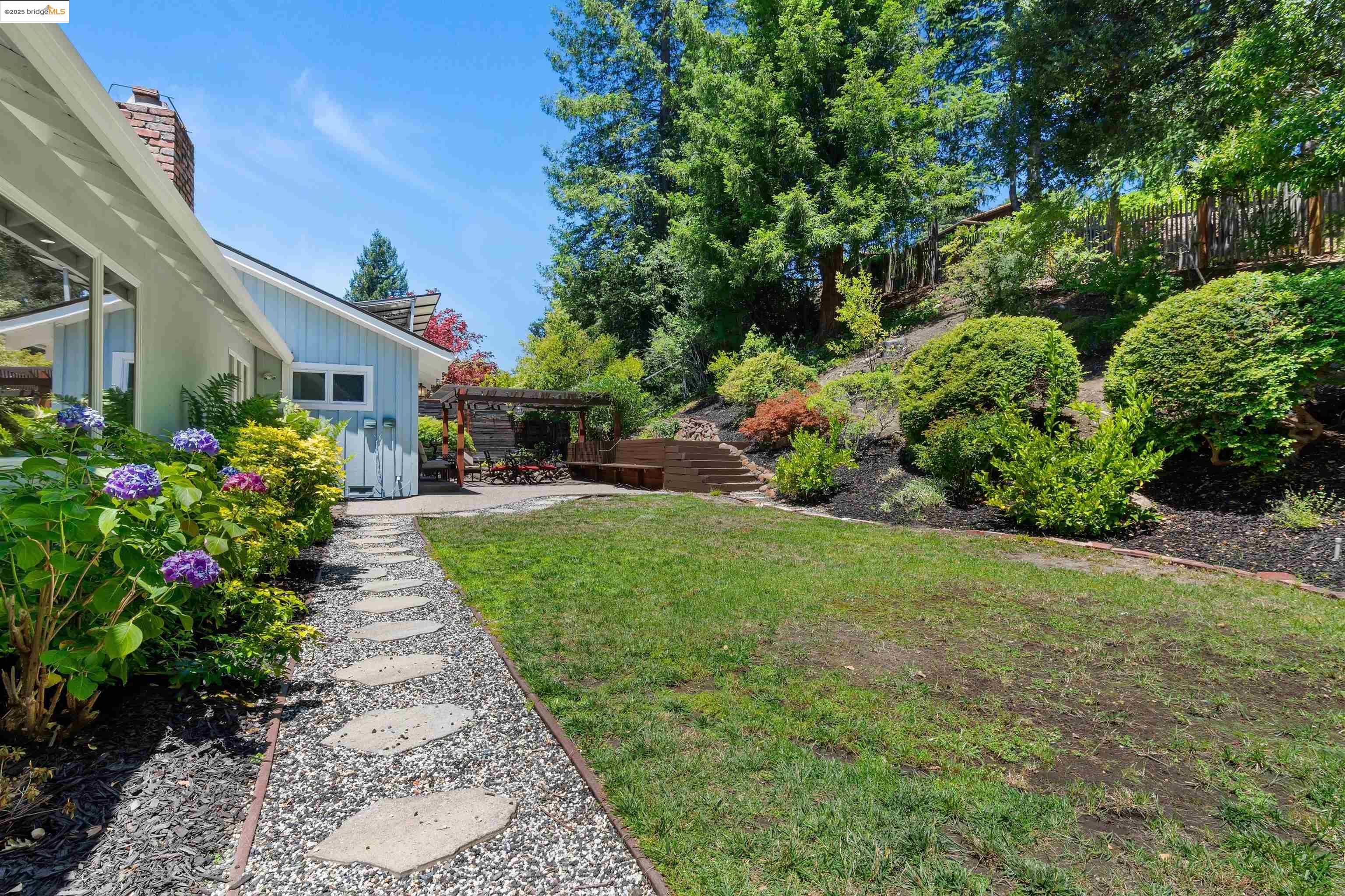 Detail Gallery Image 33 of 41 For 307 Rheem Blvd, Moraga,  CA 94556 - 3 Beds | 2/1 Baths