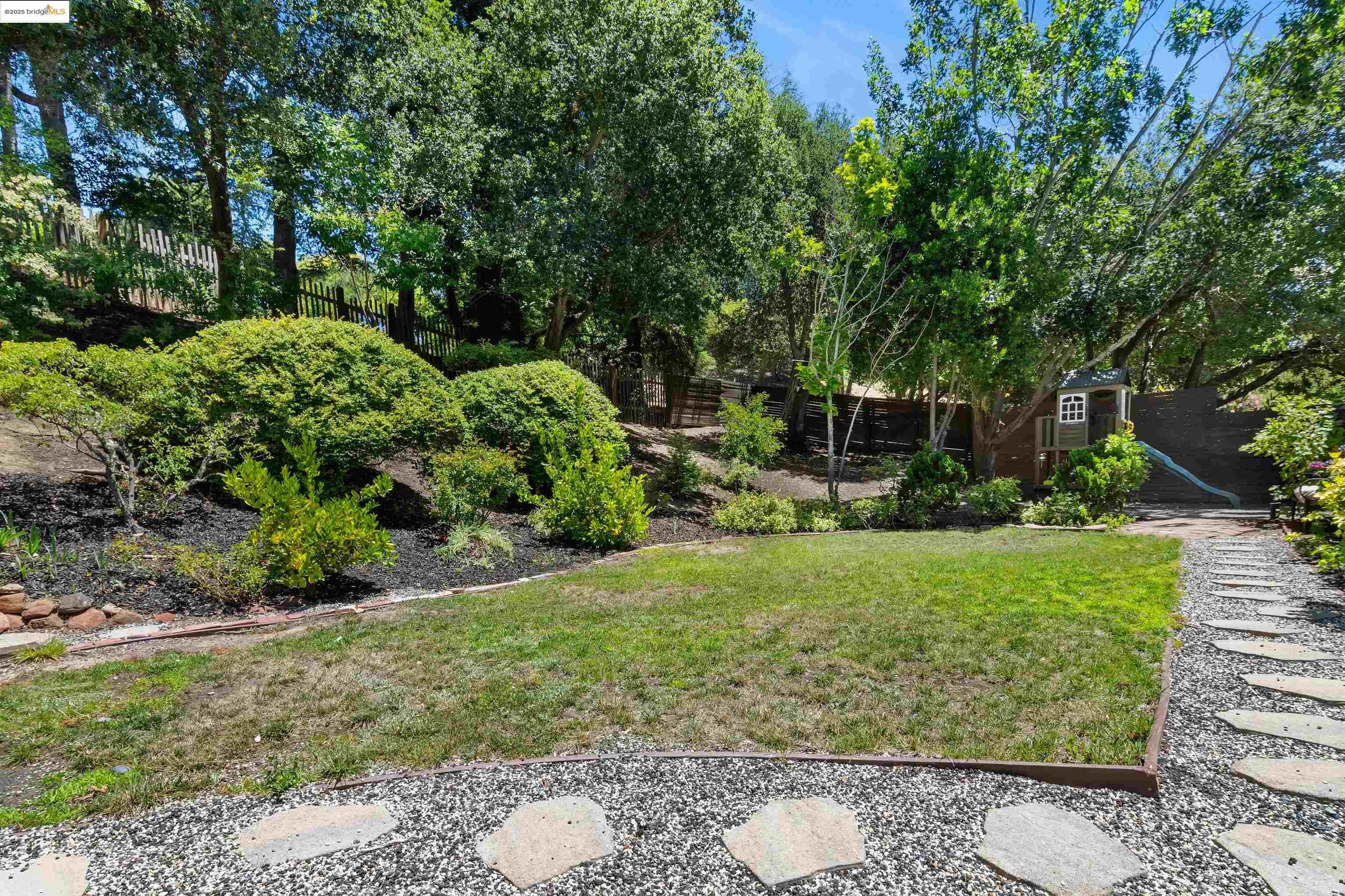 Detail Gallery Image 34 of 41 For 307 Rheem Blvd, Moraga,  CA 94556 - 3 Beds | 2/1 Baths