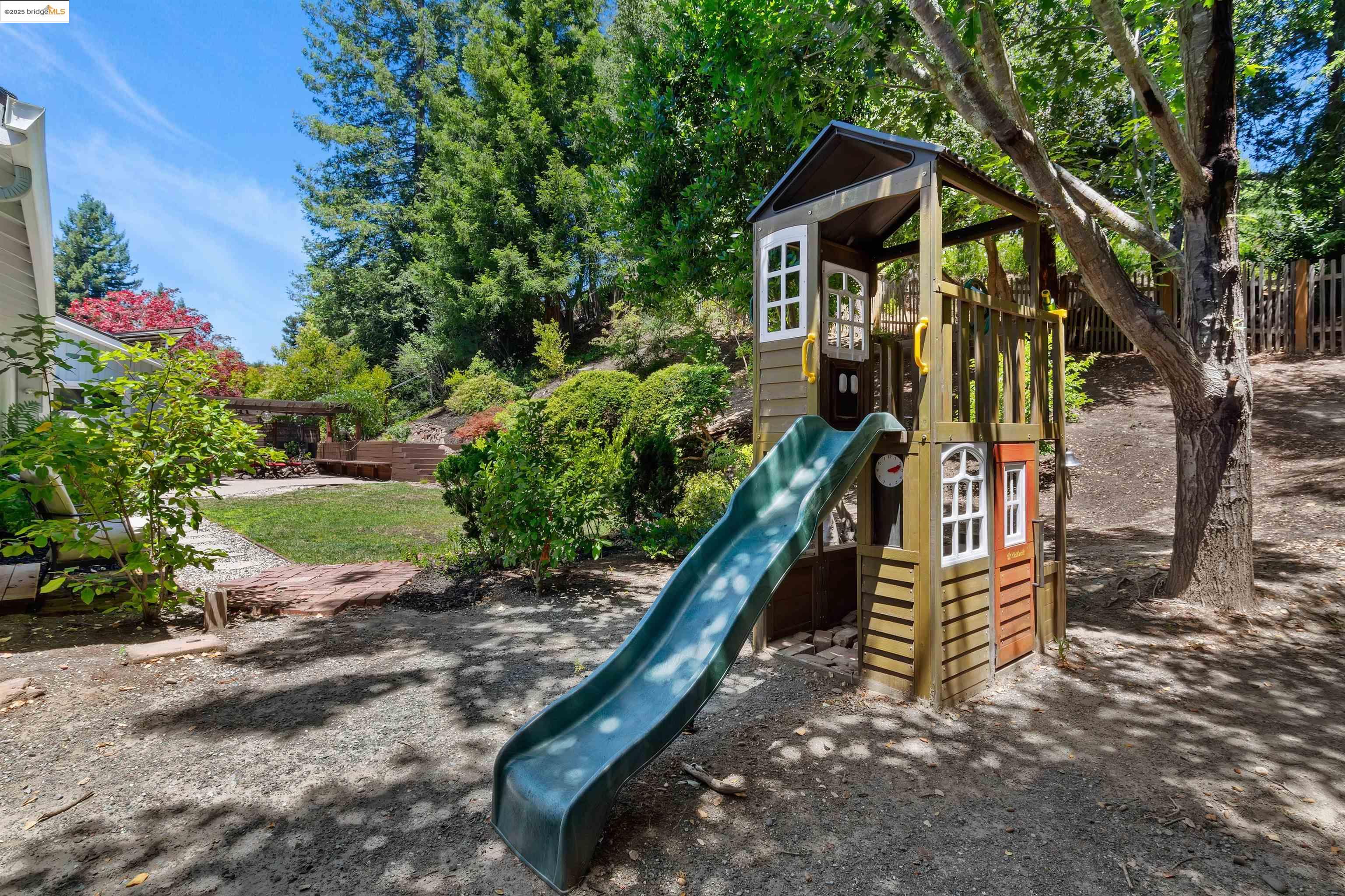 Detail Gallery Image 36 of 41 For 307 Rheem Blvd, Moraga,  CA 94556 - 3 Beds | 2/1 Baths