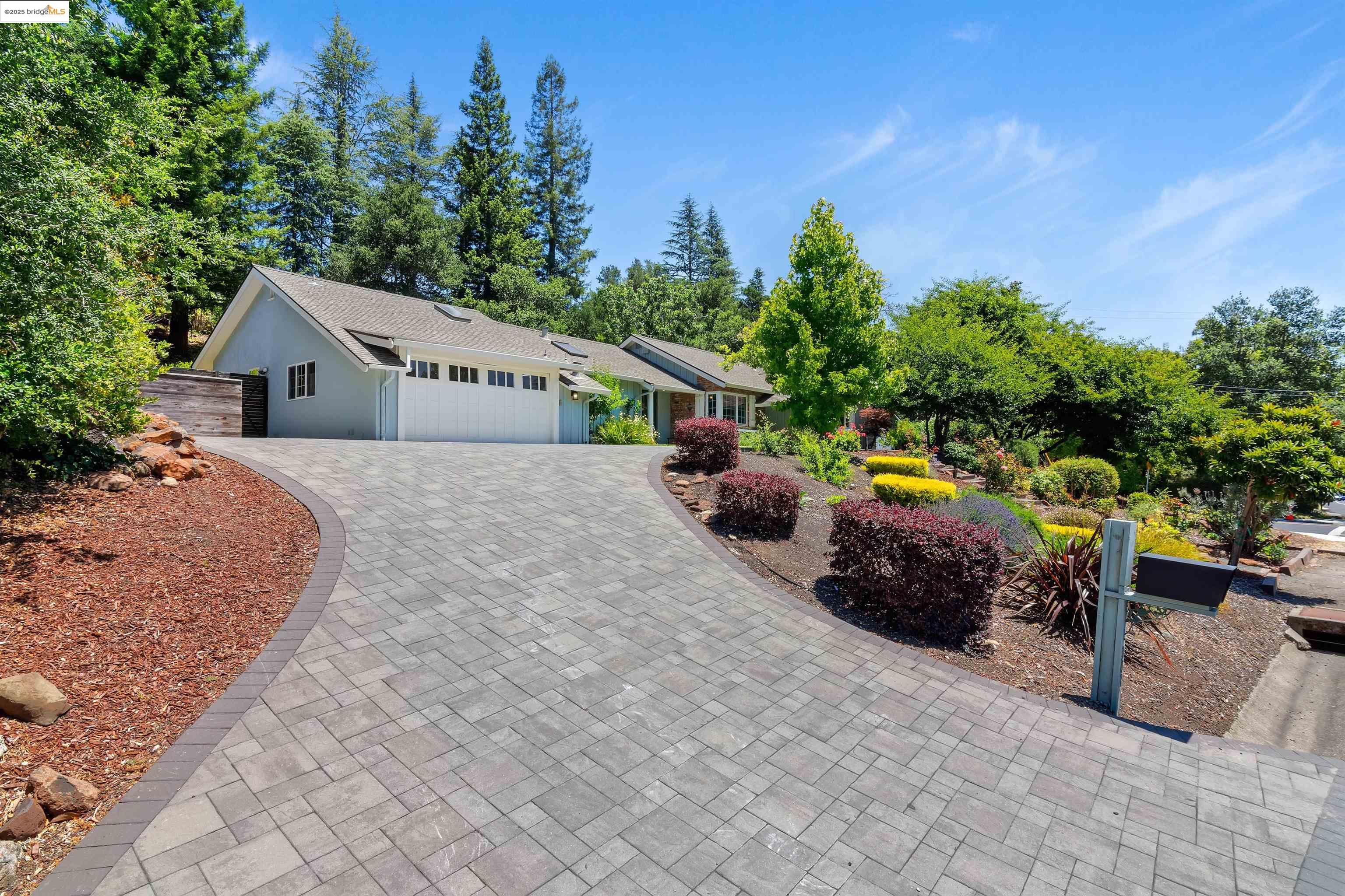 Detail Gallery Image 5 of 41 For 307 Rheem Blvd, Moraga,  CA 94556 - 3 Beds | 2/1 Baths