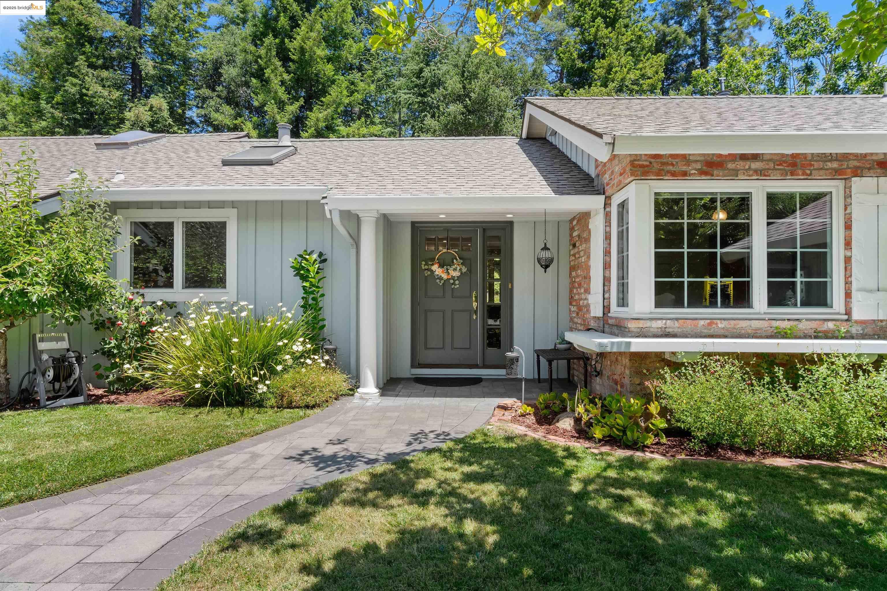 Detail Gallery Image 6 of 41 For 307 Rheem Blvd, Moraga,  CA 94556 - 3 Beds | 2/1 Baths
