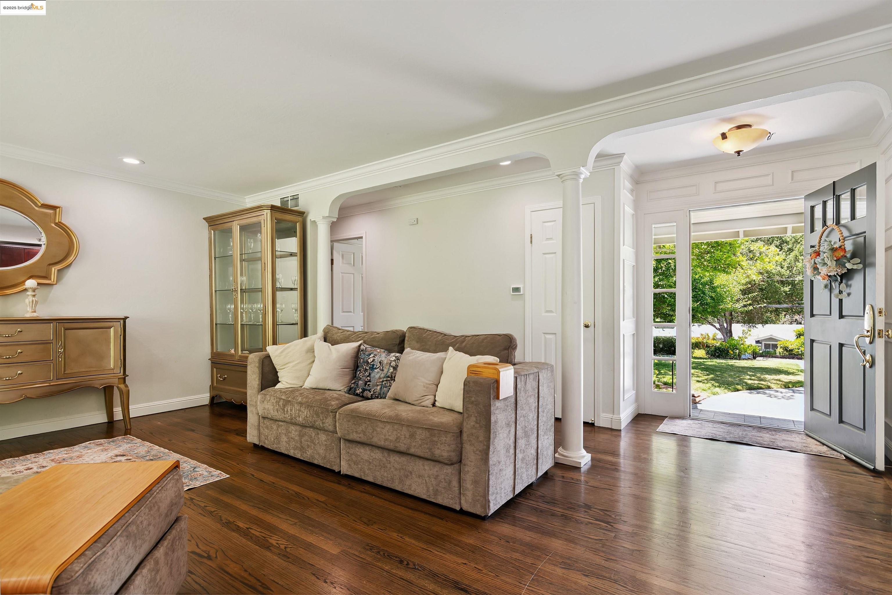 Detail Gallery Image 8 of 41 For 307 Rheem Blvd, Moraga,  CA 94556 - 3 Beds | 2/1 Baths