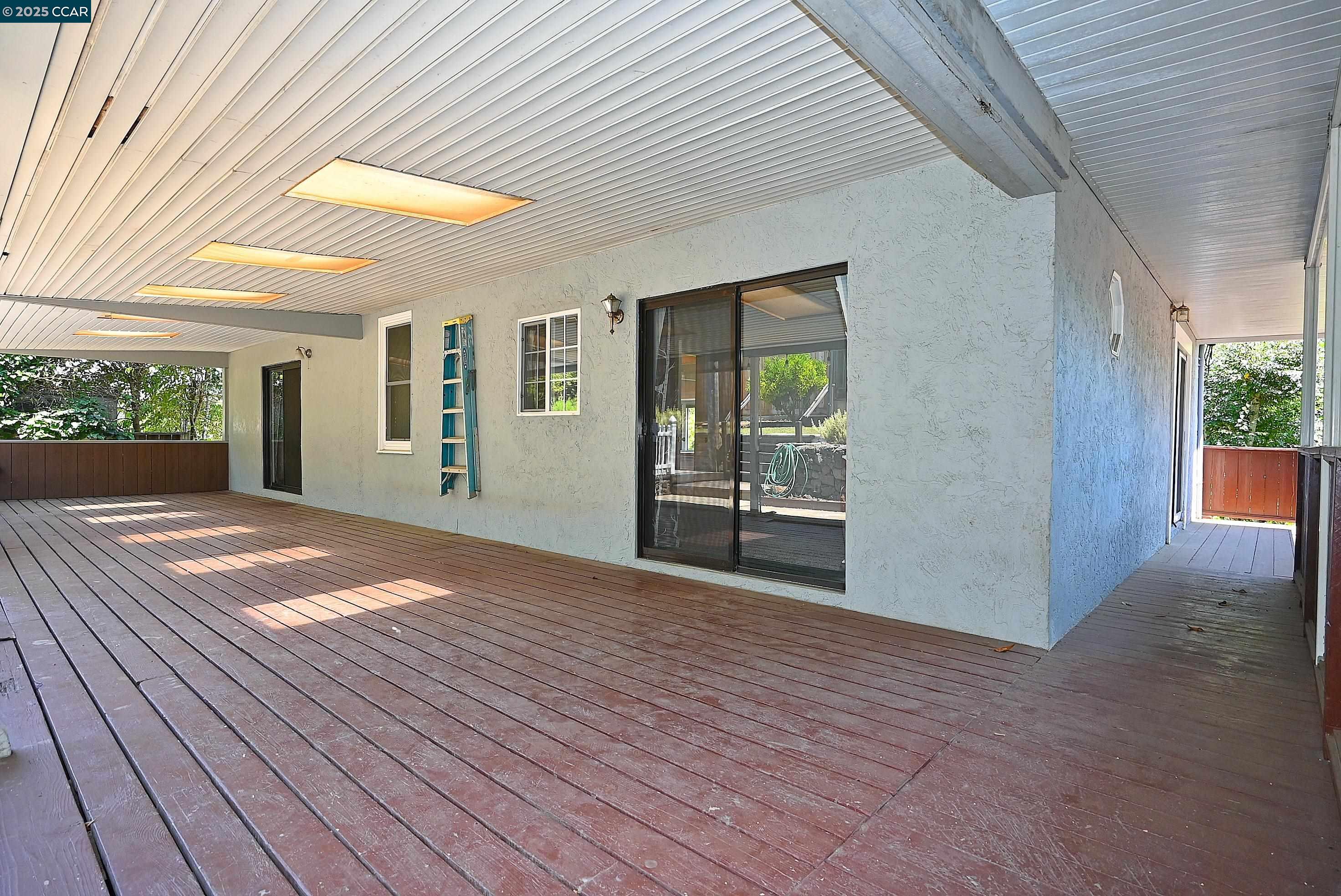 Detail Gallery Image 12 of 60 For 3810 Canyon Way, Martinez,  CA 94553 - 4 Beds | 3 Baths
