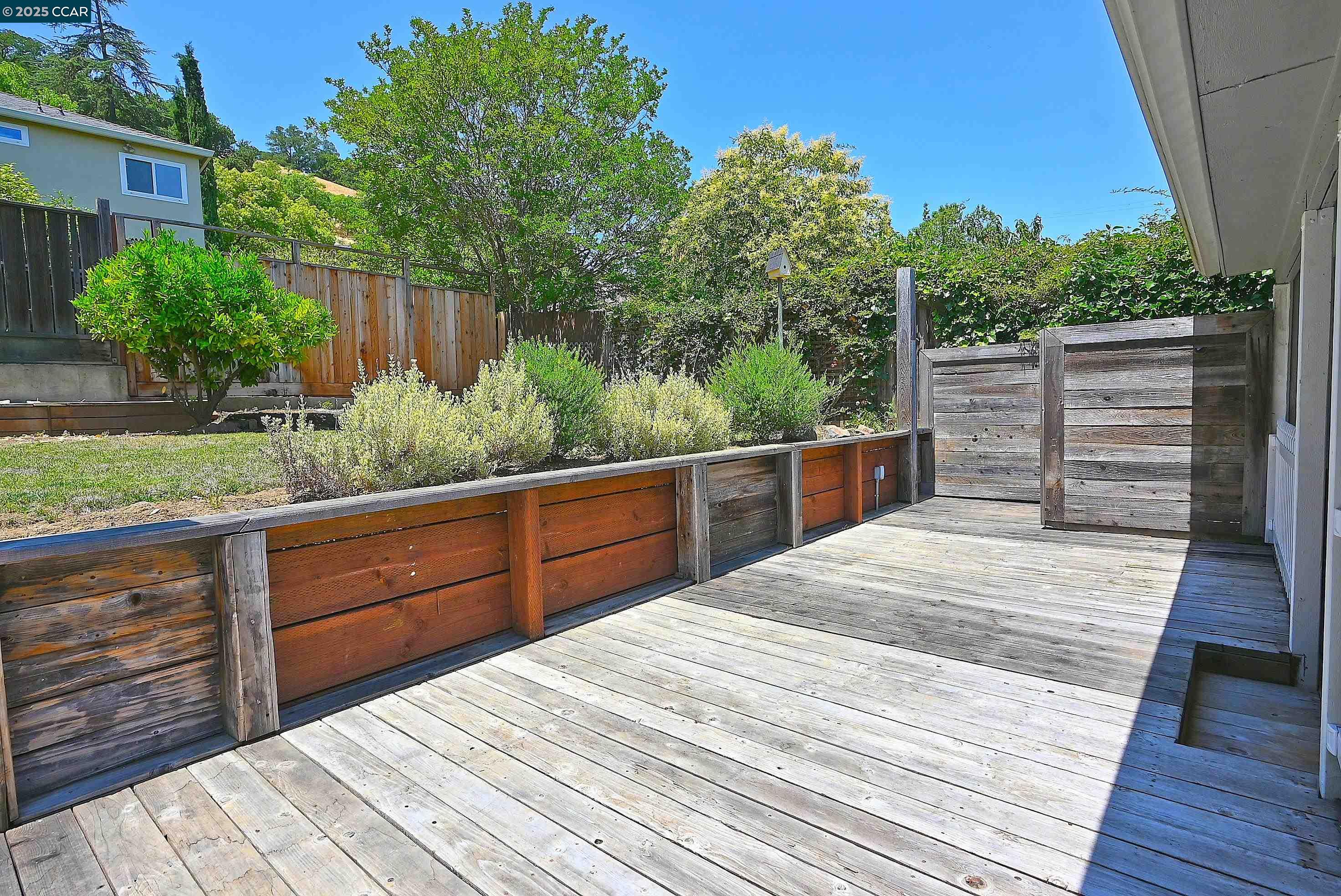 Detail Gallery Image 13 of 60 For 3810 Canyon Way, Martinez,  CA 94553 - 4 Beds | 3 Baths