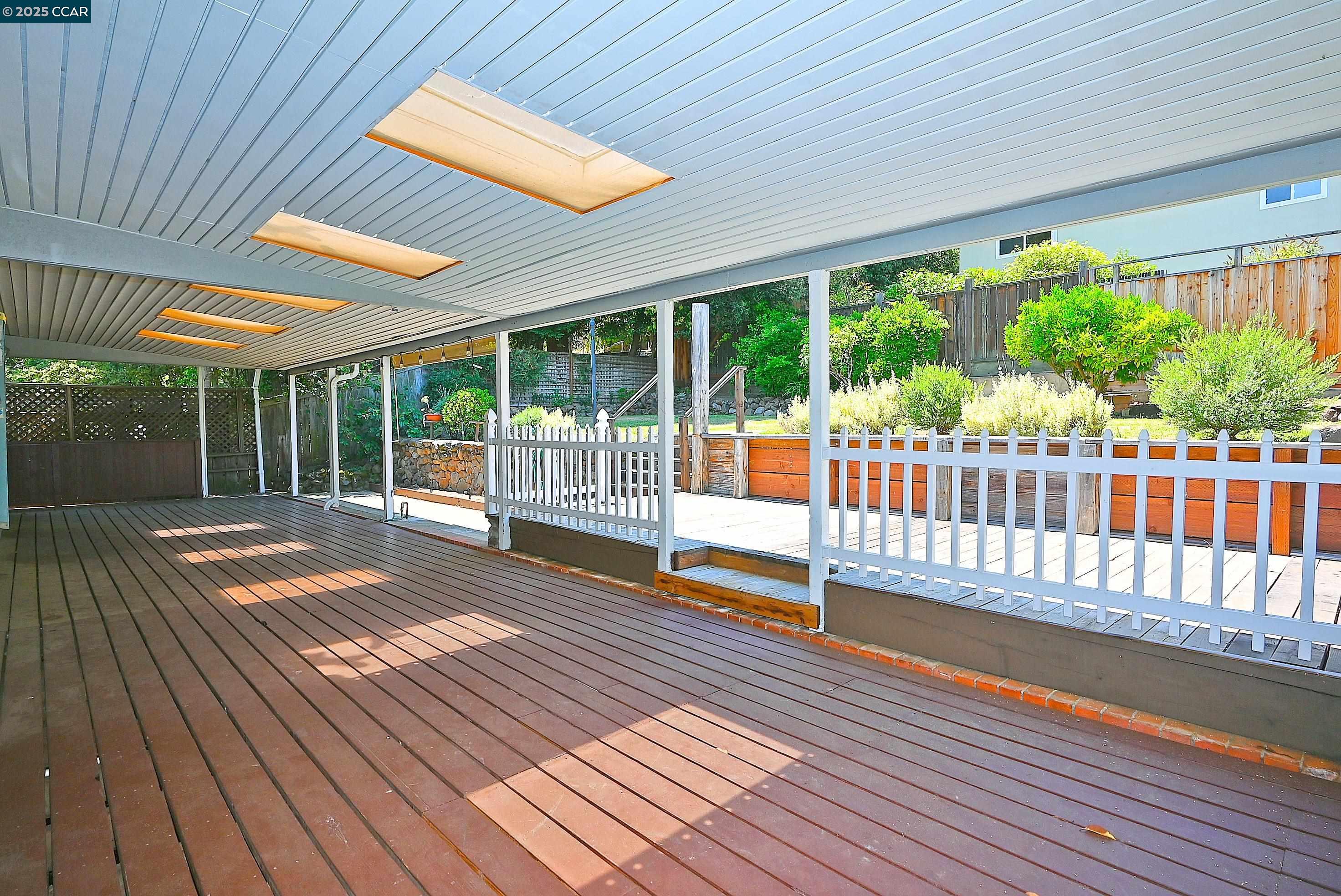 Detail Gallery Image 14 of 60 For 3810 Canyon Way, Martinez,  CA 94553 - 4 Beds | 3 Baths