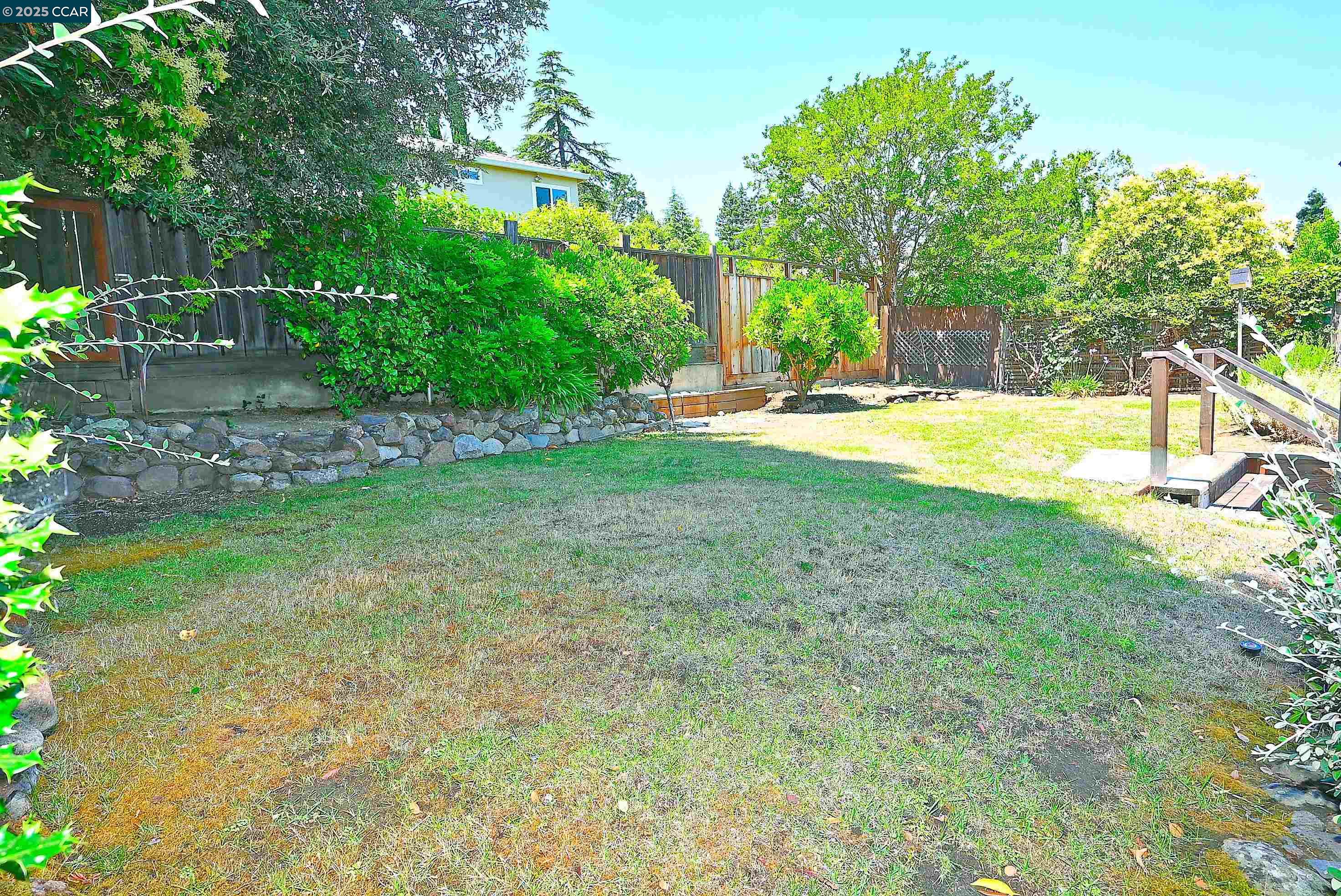 Detail Gallery Image 15 of 60 For 3810 Canyon Way, Martinez,  CA 94553 - 4 Beds | 3 Baths