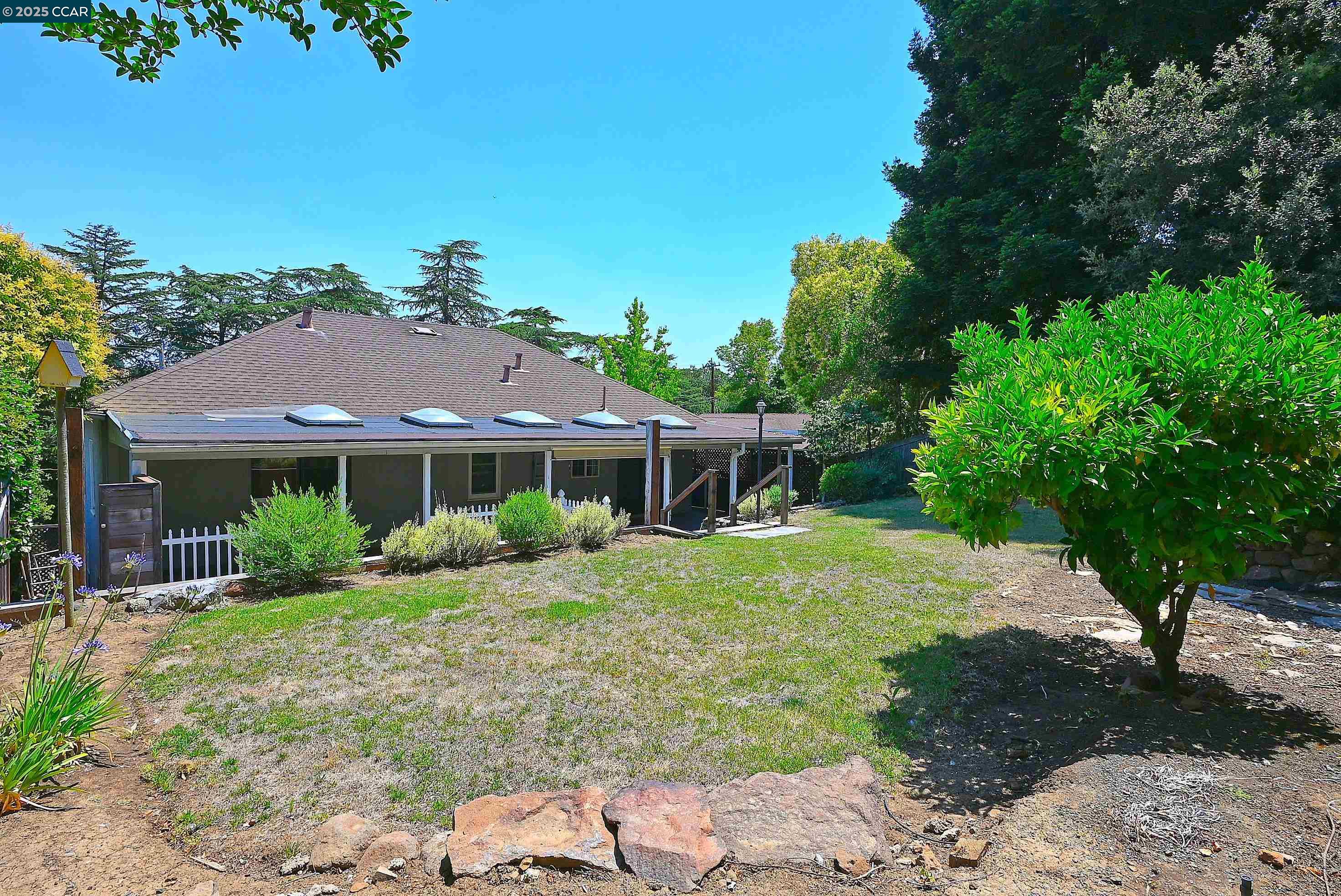 Detail Gallery Image 18 of 60 For 3810 Canyon Way, Martinez,  CA 94553 - 4 Beds | 3 Baths