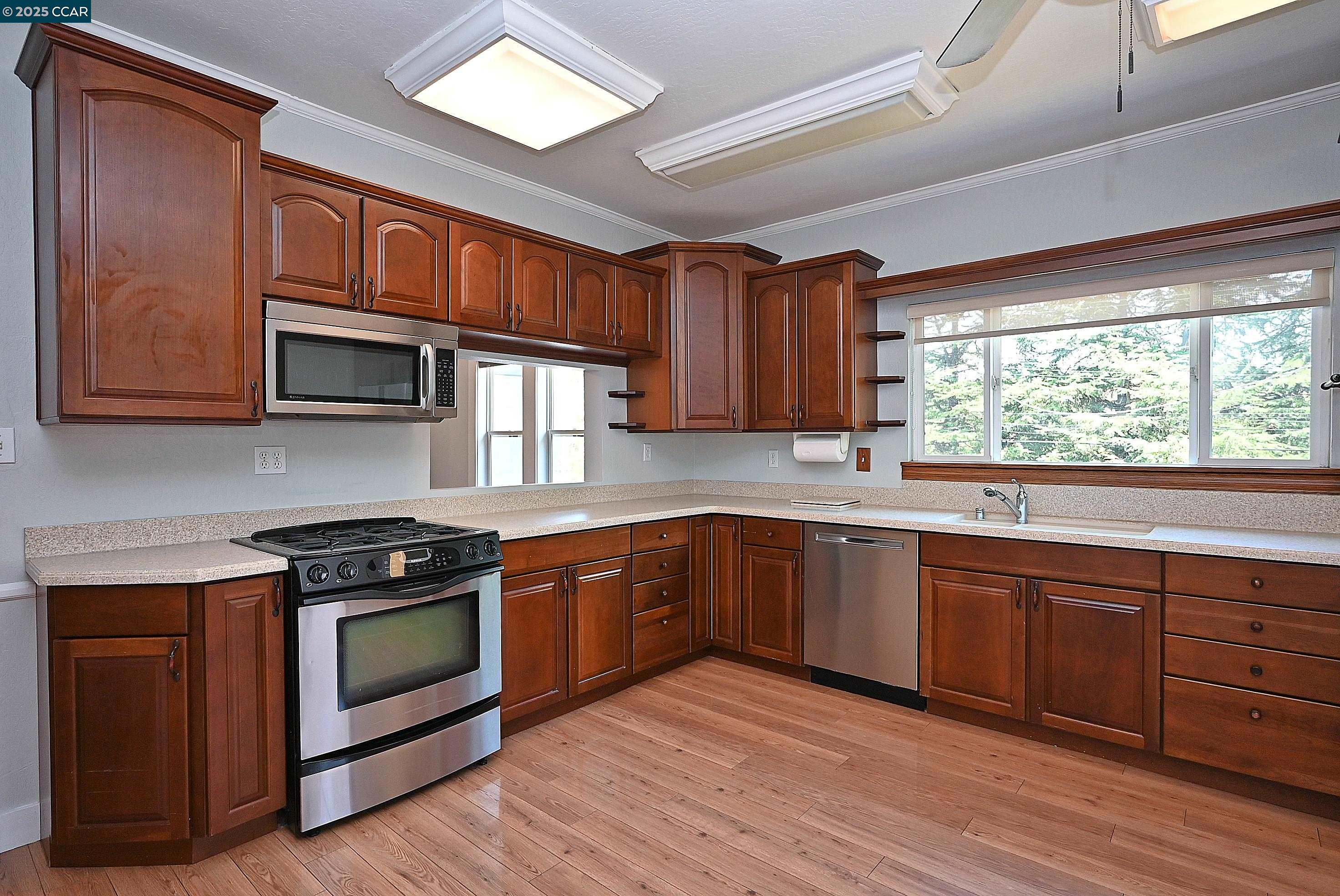 Detail Gallery Image 21 of 60 For 3810 Canyon Way, Martinez,  CA 94553 - 4 Beds | 3 Baths