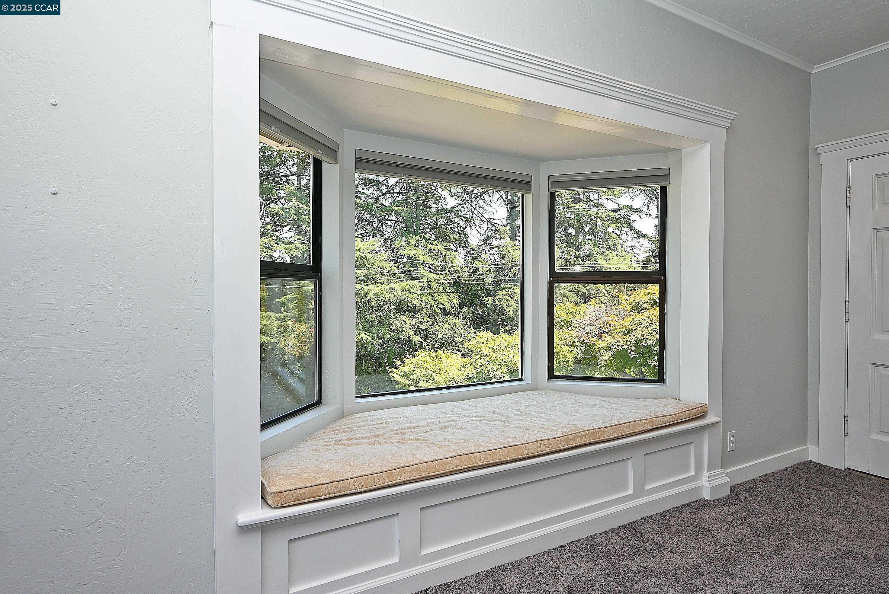 Detail Gallery Image 29 of 60 For 3810 Canyon Way, Martinez,  CA 94553 - 4 Beds | 3 Baths