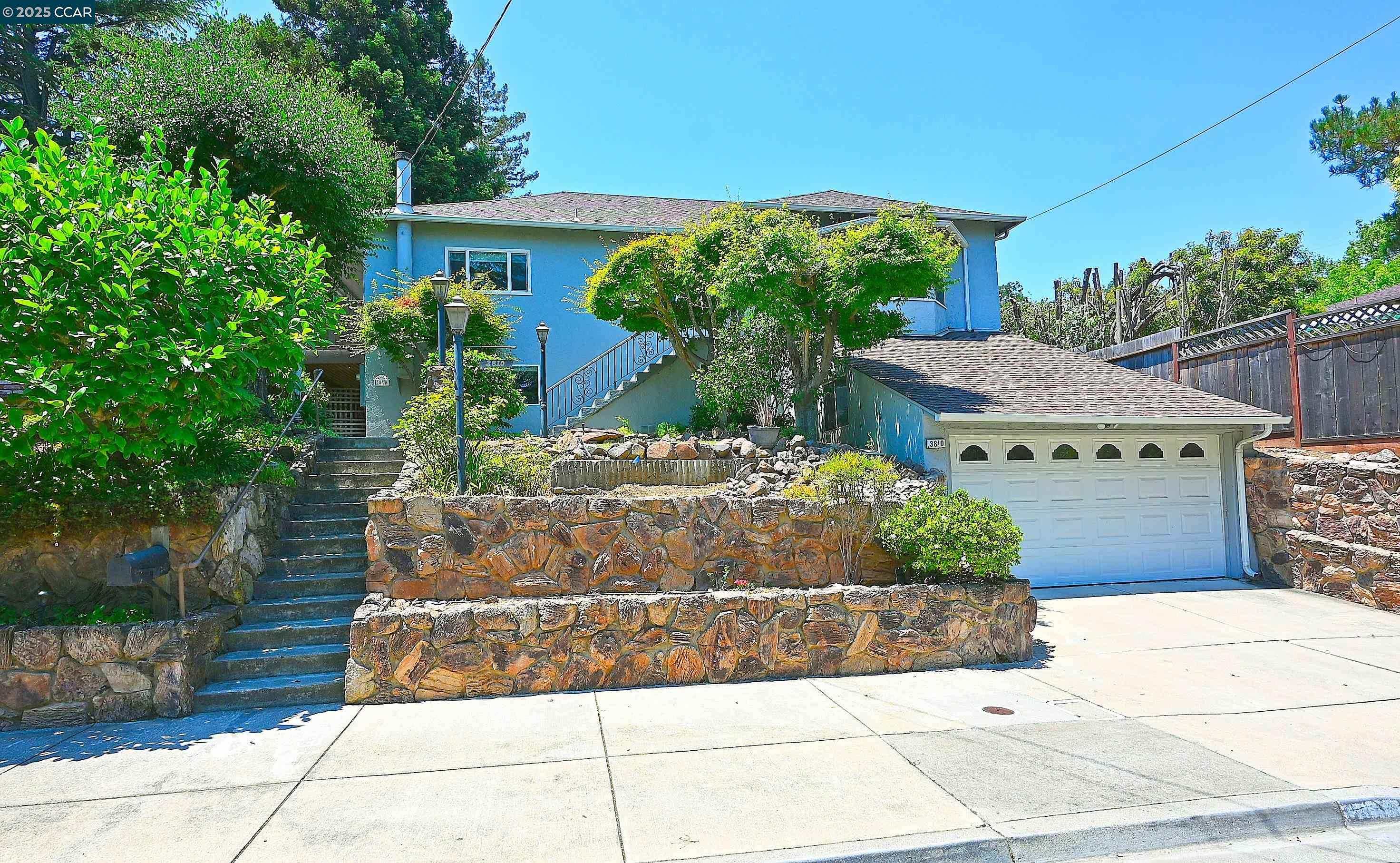Detail Gallery Image 5 of 60 For 3810 Canyon Way, Martinez,  CA 94553 - 4 Beds | 3 Baths