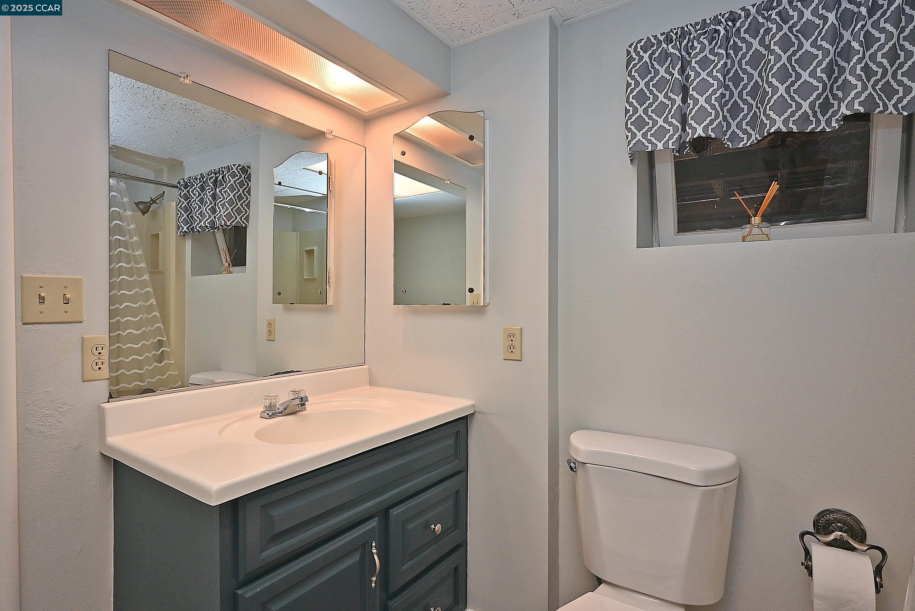 Detail Gallery Image 41 of 60 For 3810 Canyon Way, Martinez,  CA 94553 - 4 Beds | 3 Baths