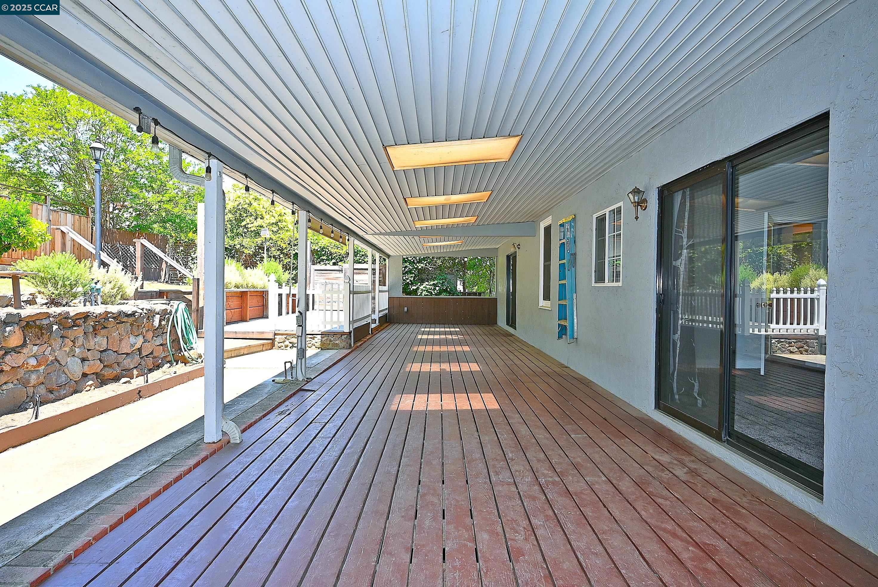 Detail Gallery Image 10 of 60 For 3810 Canyon Way, Martinez,  CA 94553 - 4 Beds | 3 Baths